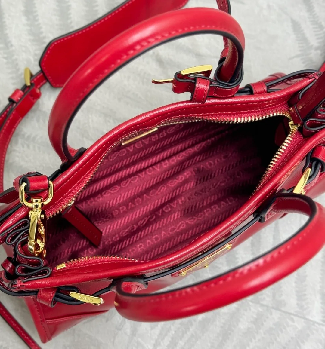 Сумки На Ремне Женские Prada 11682136