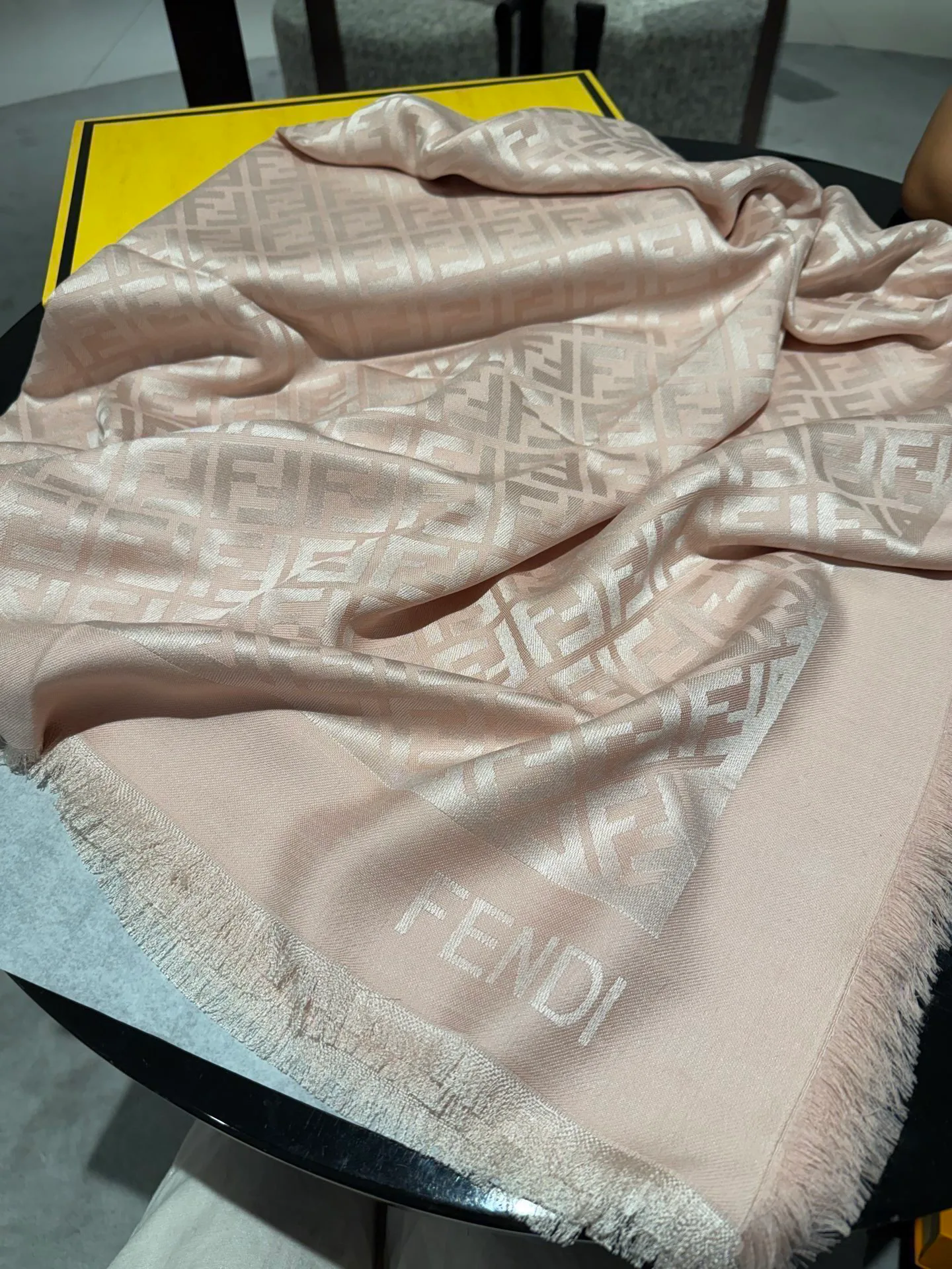 Шарфы Fendi 17196410