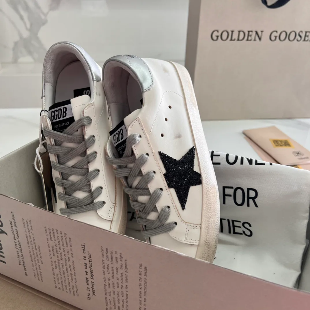 Кроссовки Женские Golden Goose 16995645
