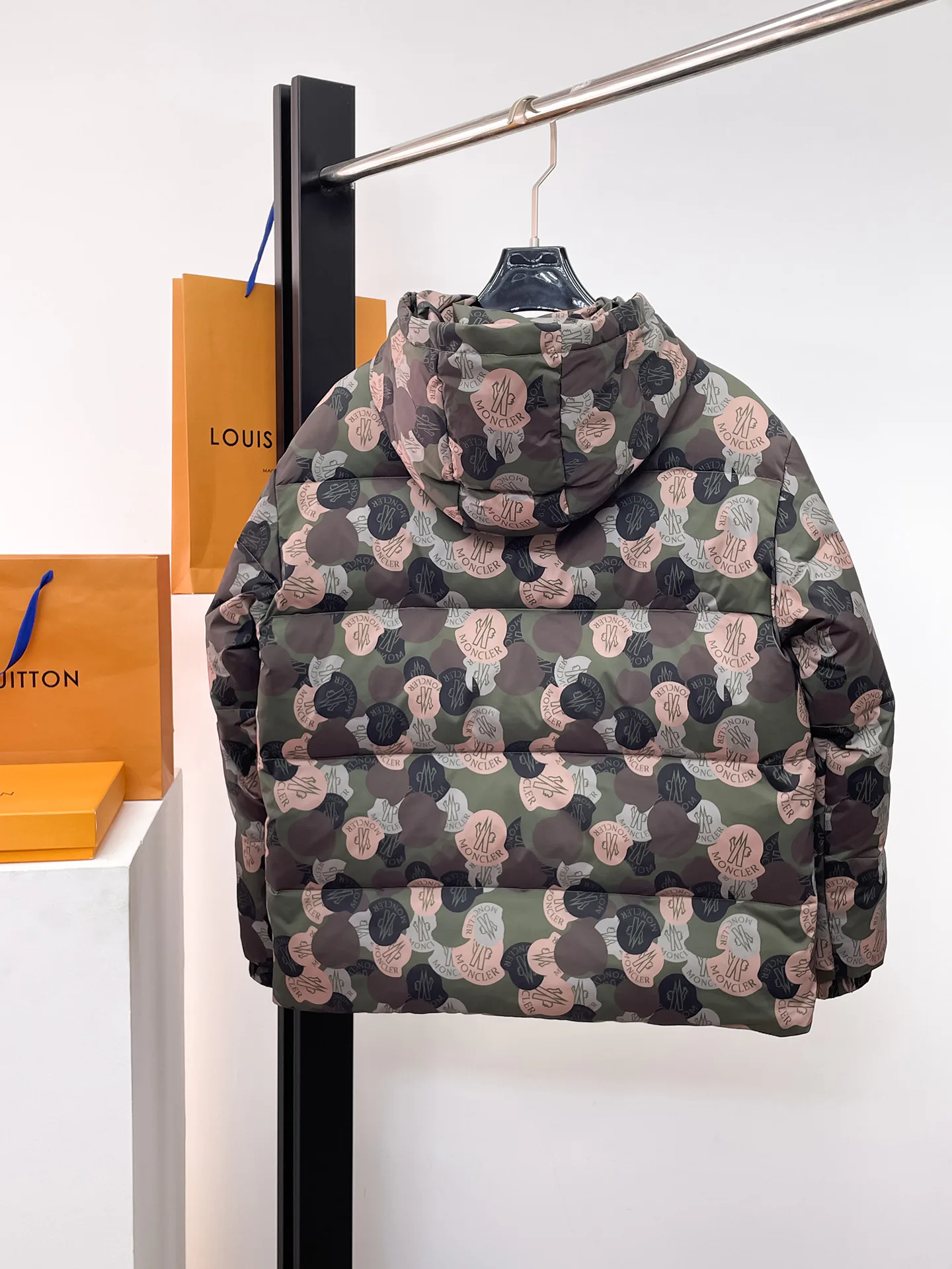 Куртки И Пуховики Женские Moncler 18740341