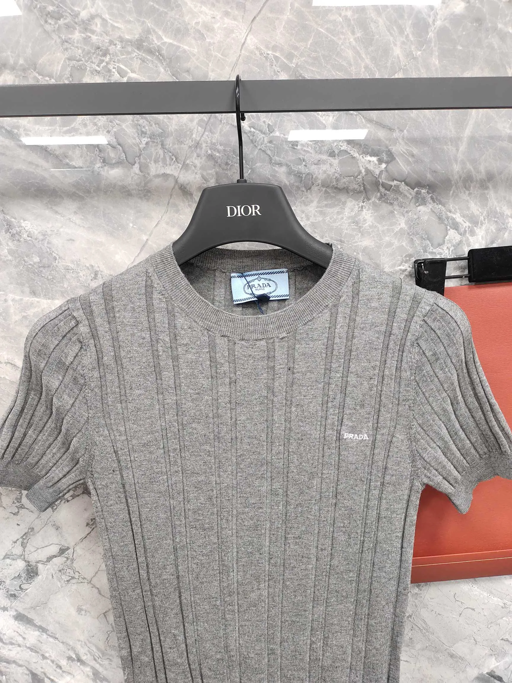 Футболки Женские Prada 17925259