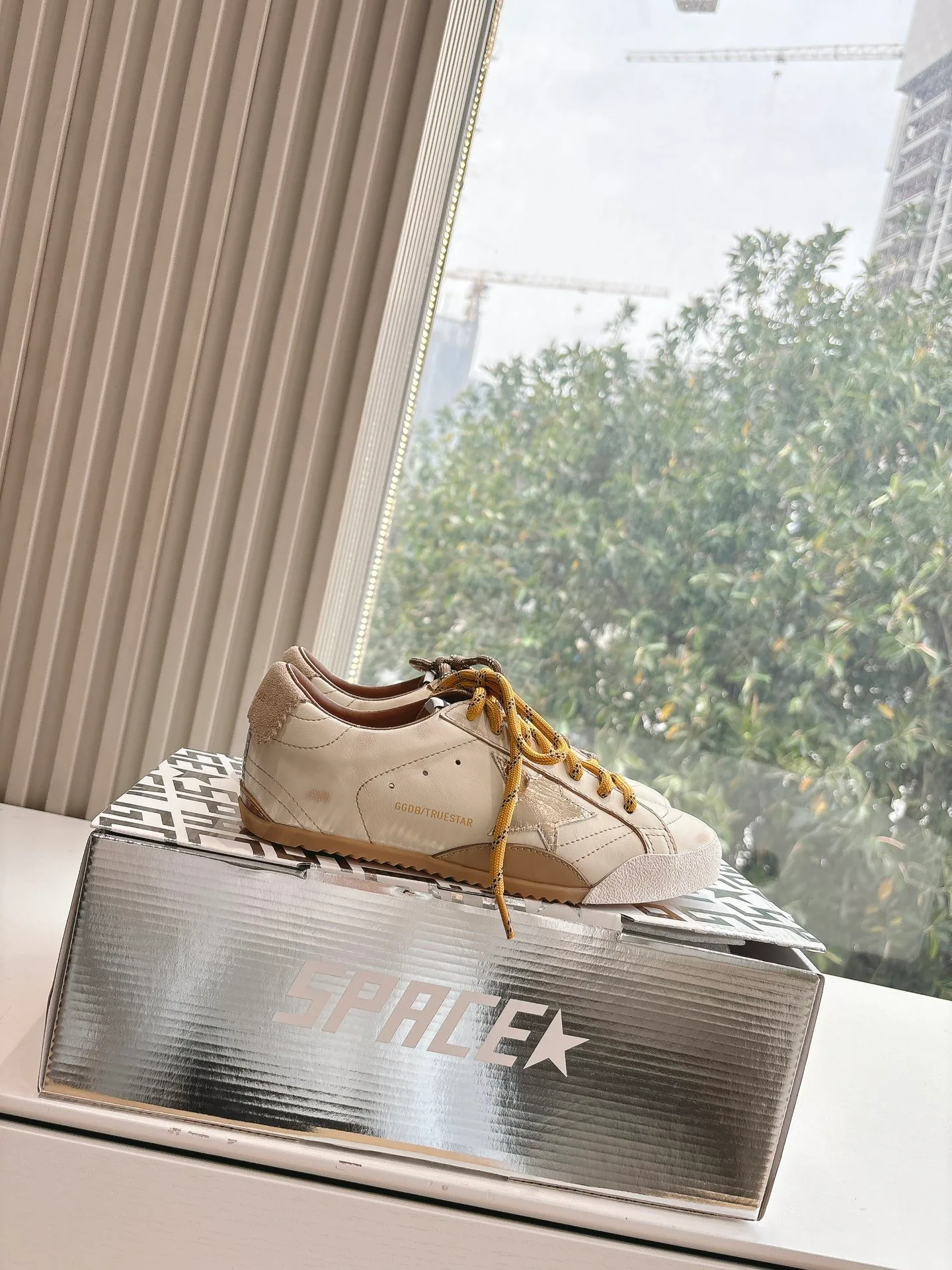 Кроссовки Женские Golden Goose 17572245