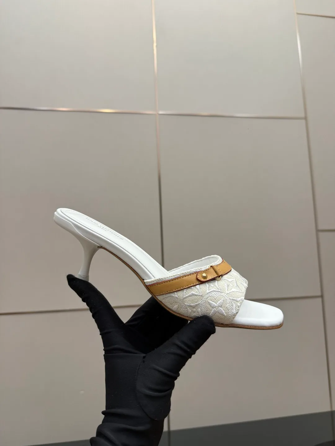 Босоножки Женские Louis Vuitton 1466336