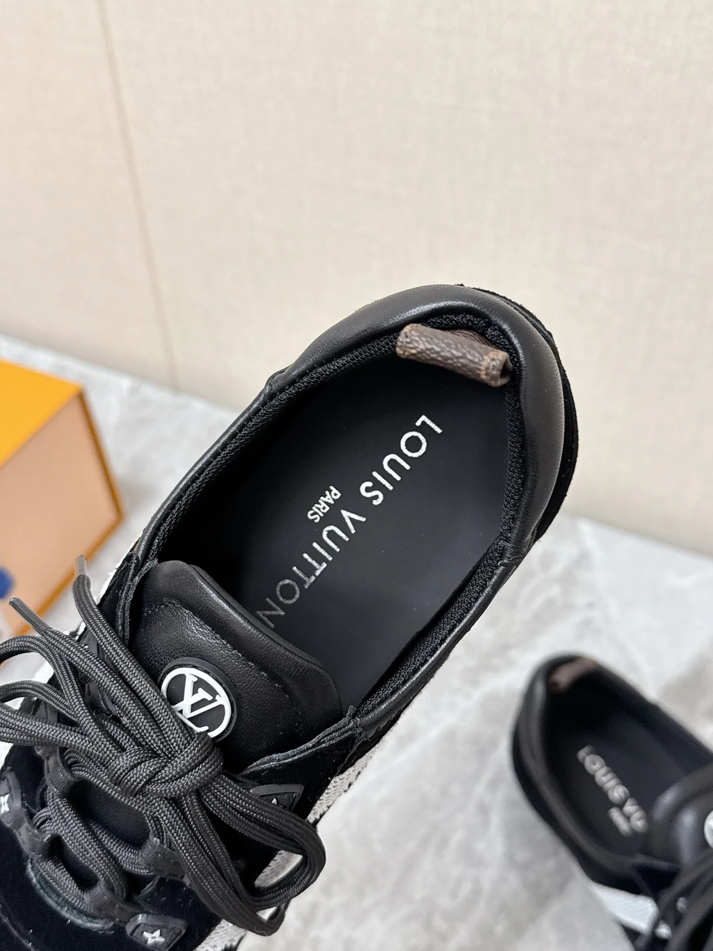 Кроссовки Женские Louis Vuitton 2625307