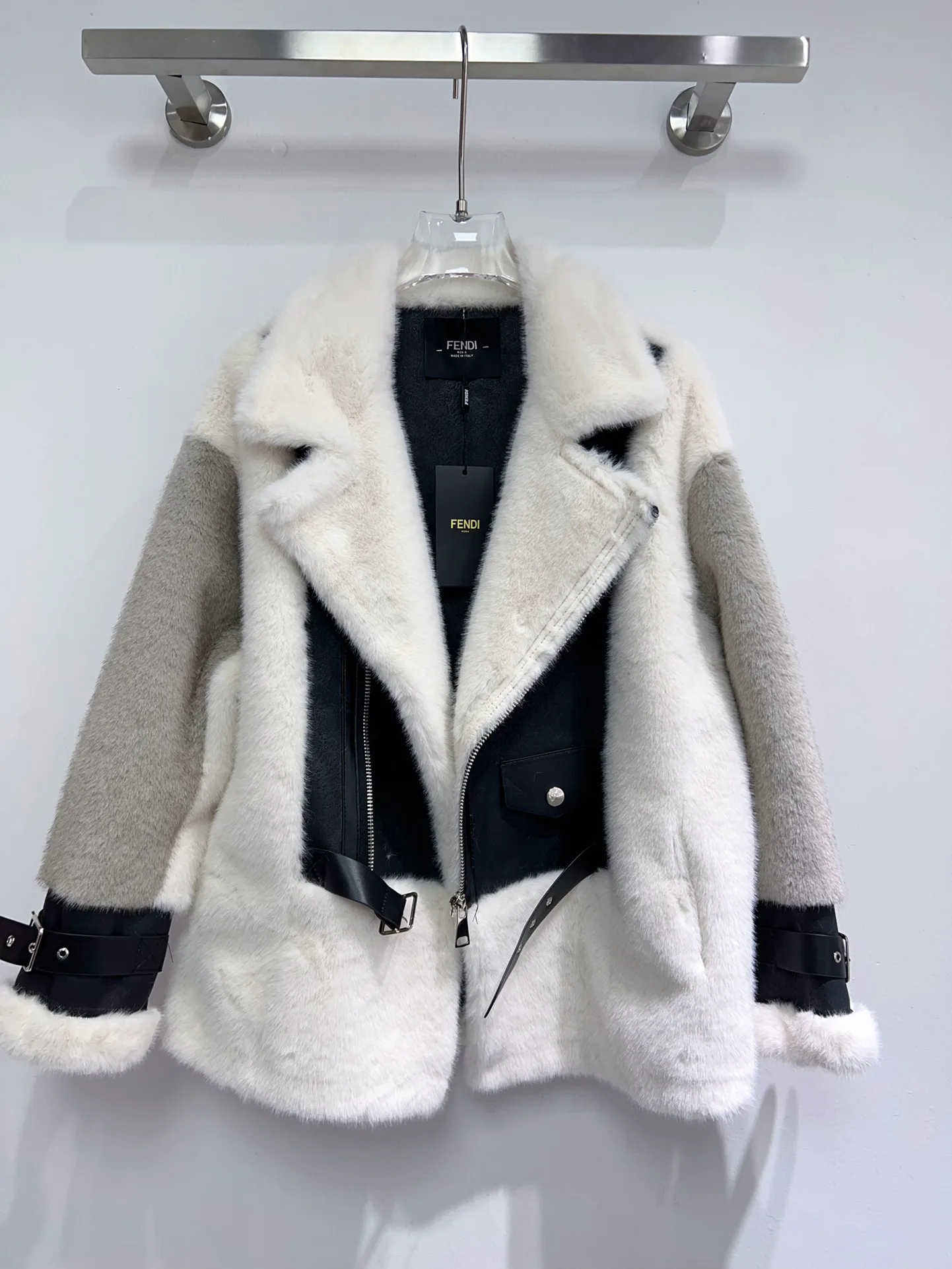 Кожаные Куртки И Дублёнки Женские Fendi 856080