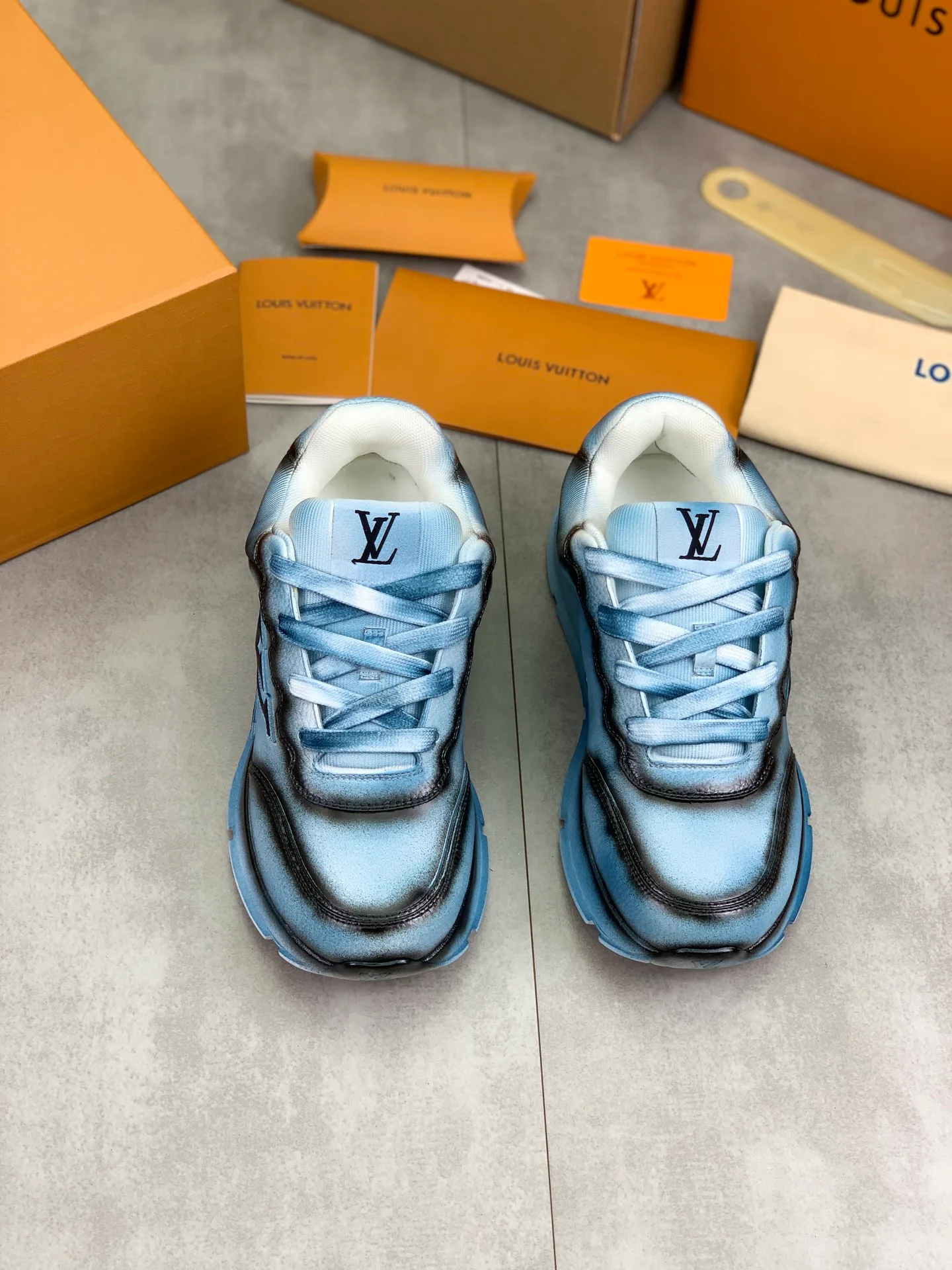 Кроссовки Женские Louis Vuitton 74000