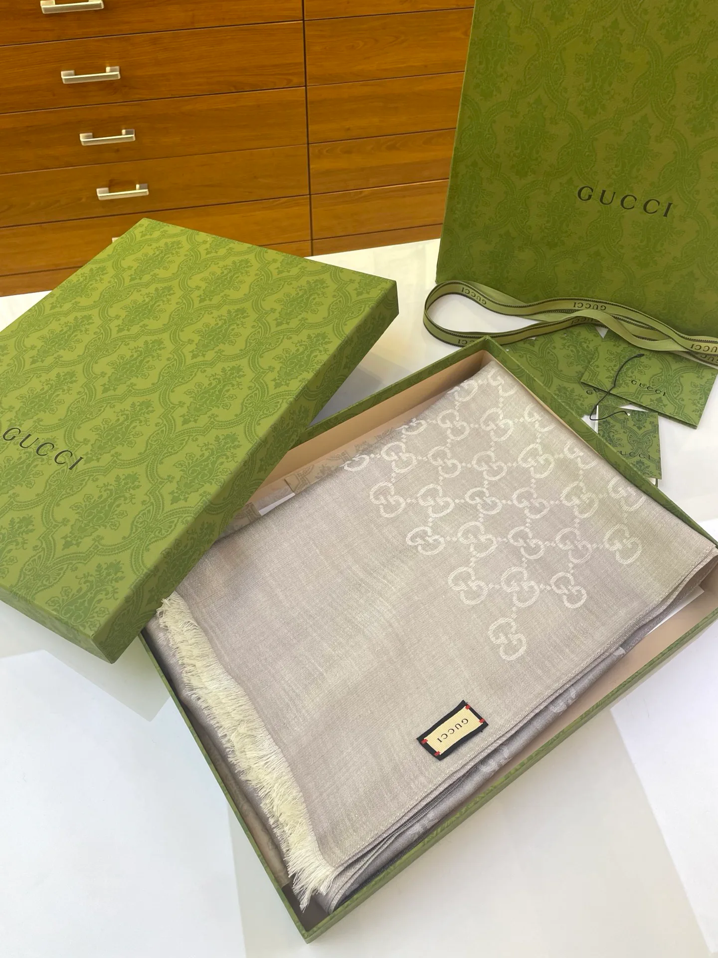 Шарфы Gucci 18637799