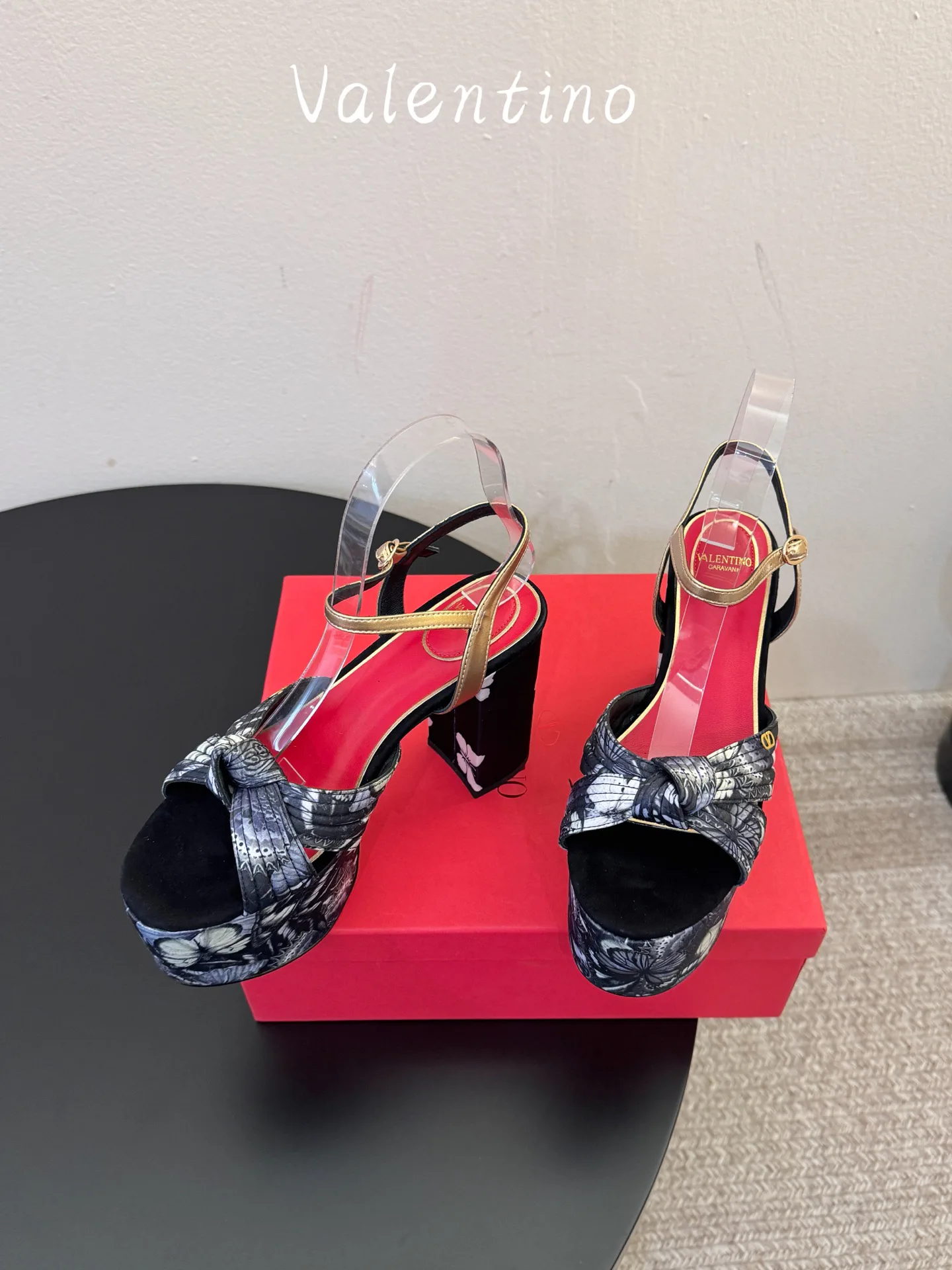 Босоножки Женские Valentino 19707115