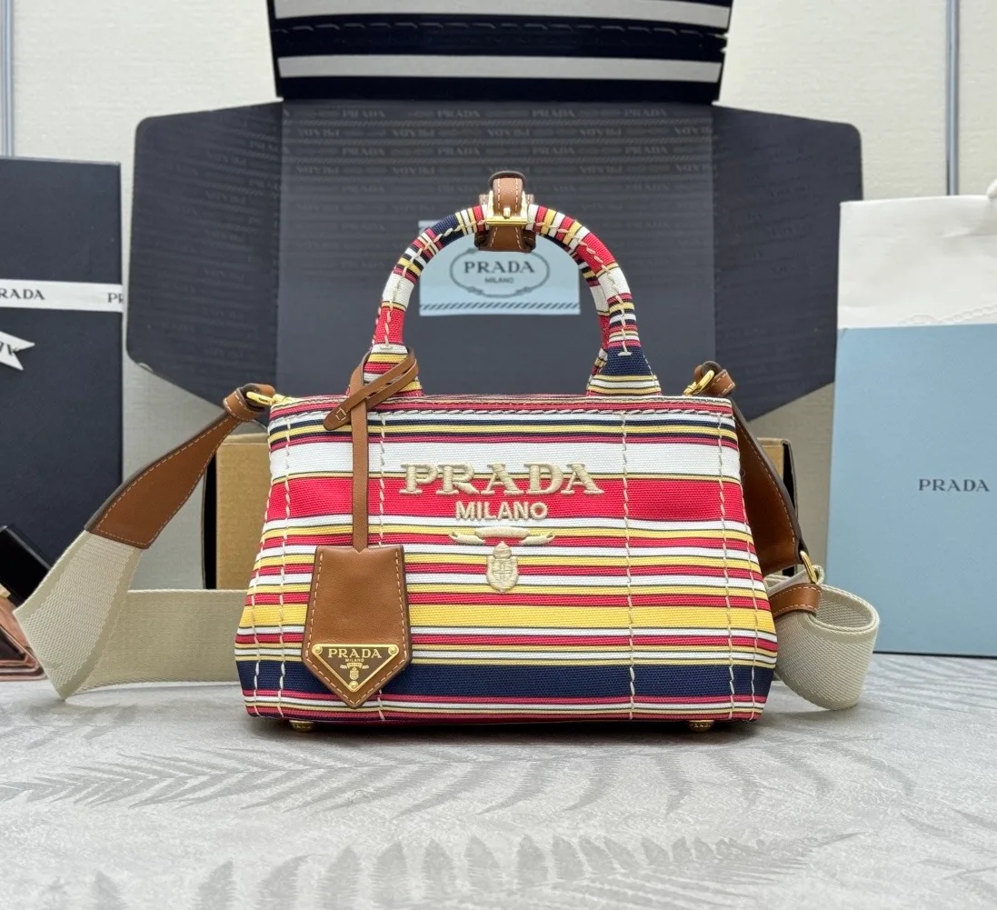 Классические Сумки Женские Prada 11164943