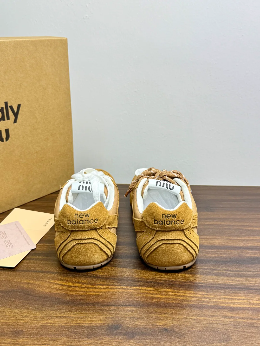Кроссовки Женские Miu Miu 18961436