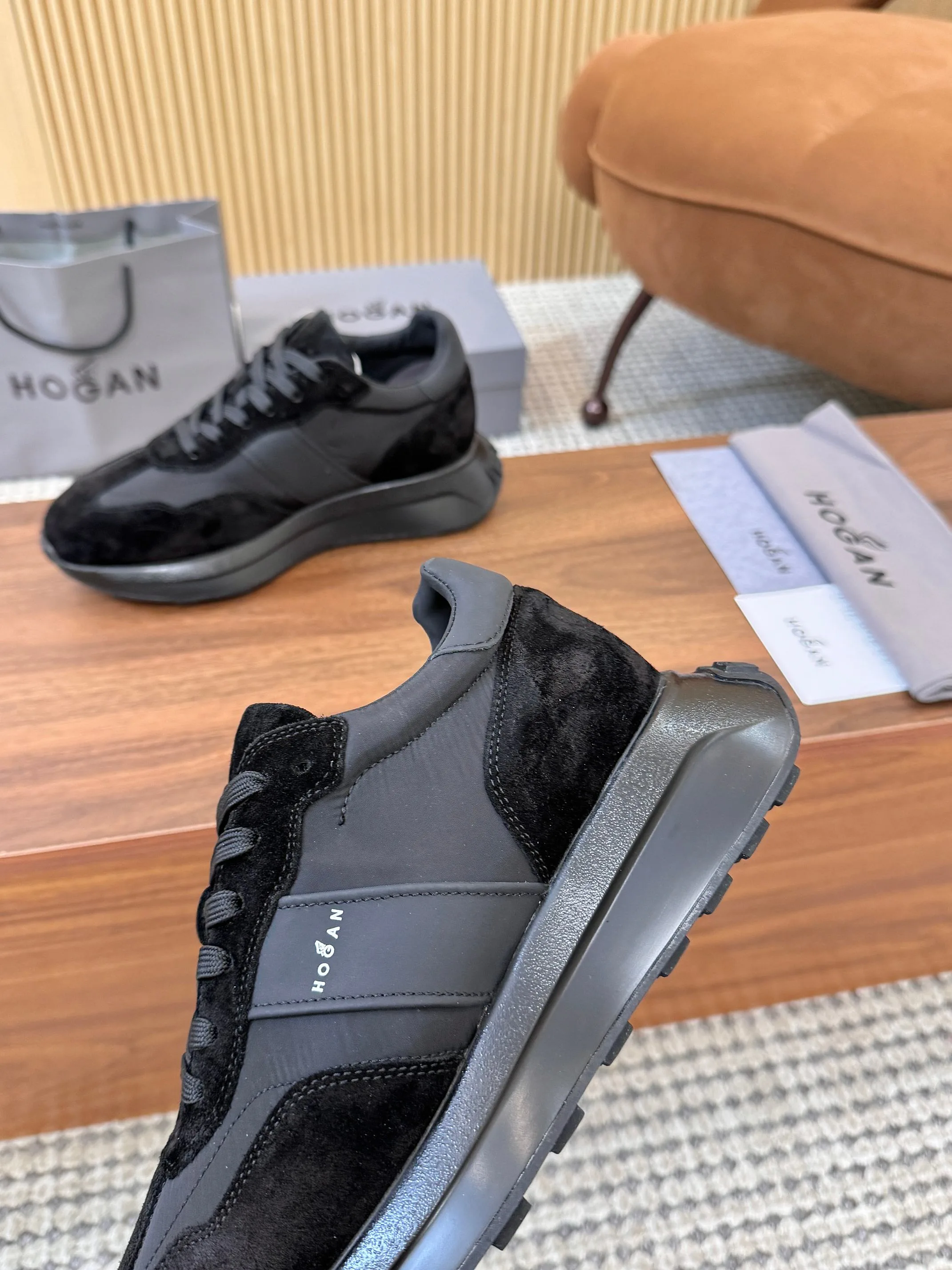 Кроссовки Женские Hogan 18877079