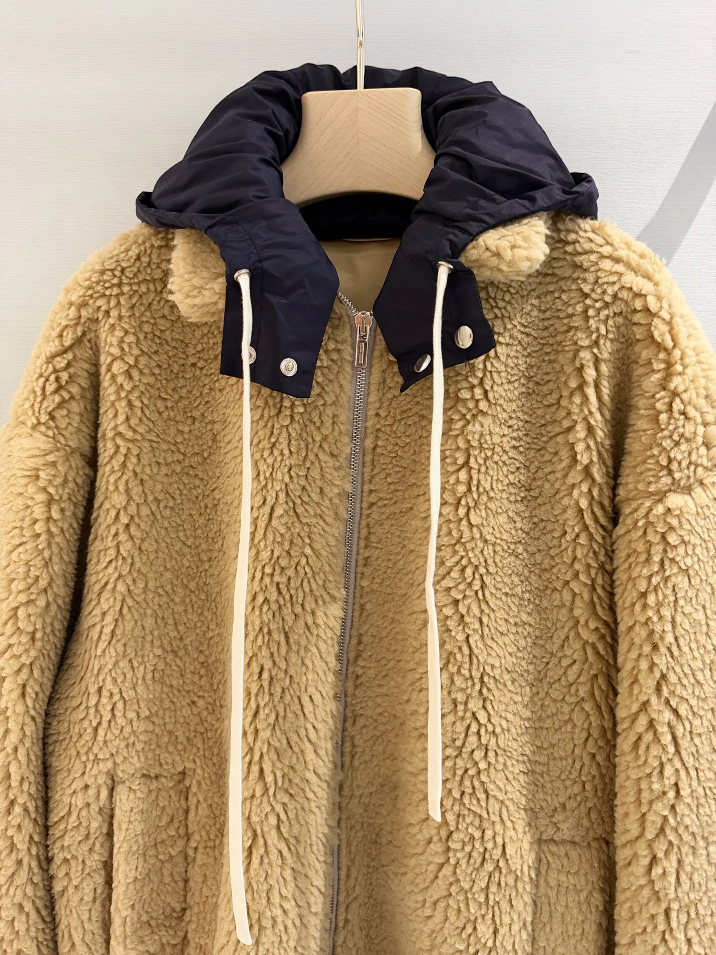 Куртки И Пуховики Женские Miu Miu 19503479