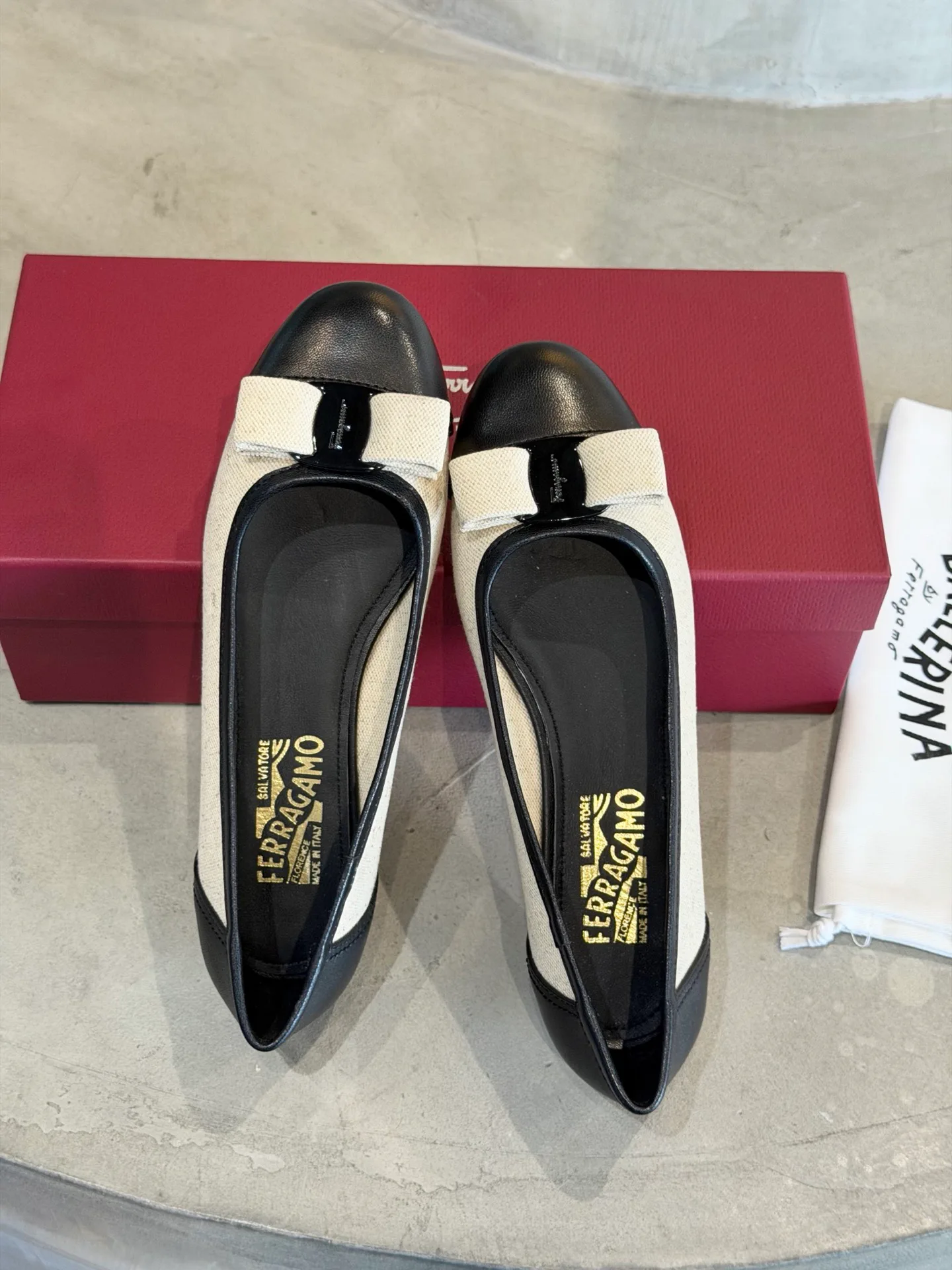 Балетки Женские Salvatore Ferragamo 11703582