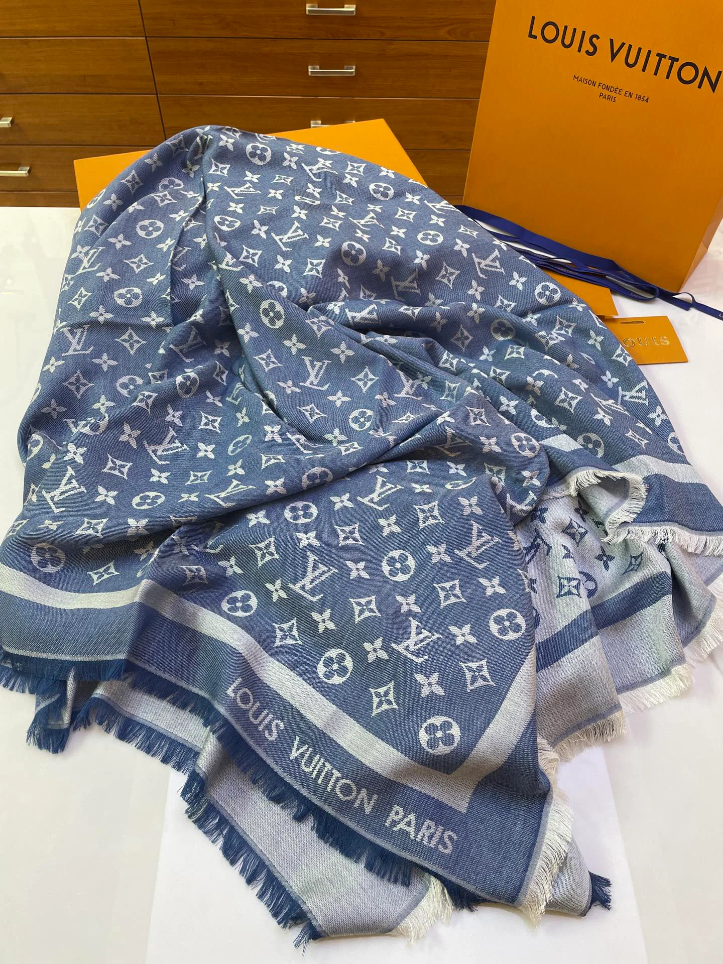 Шарфы Louis Vuitton 17928310