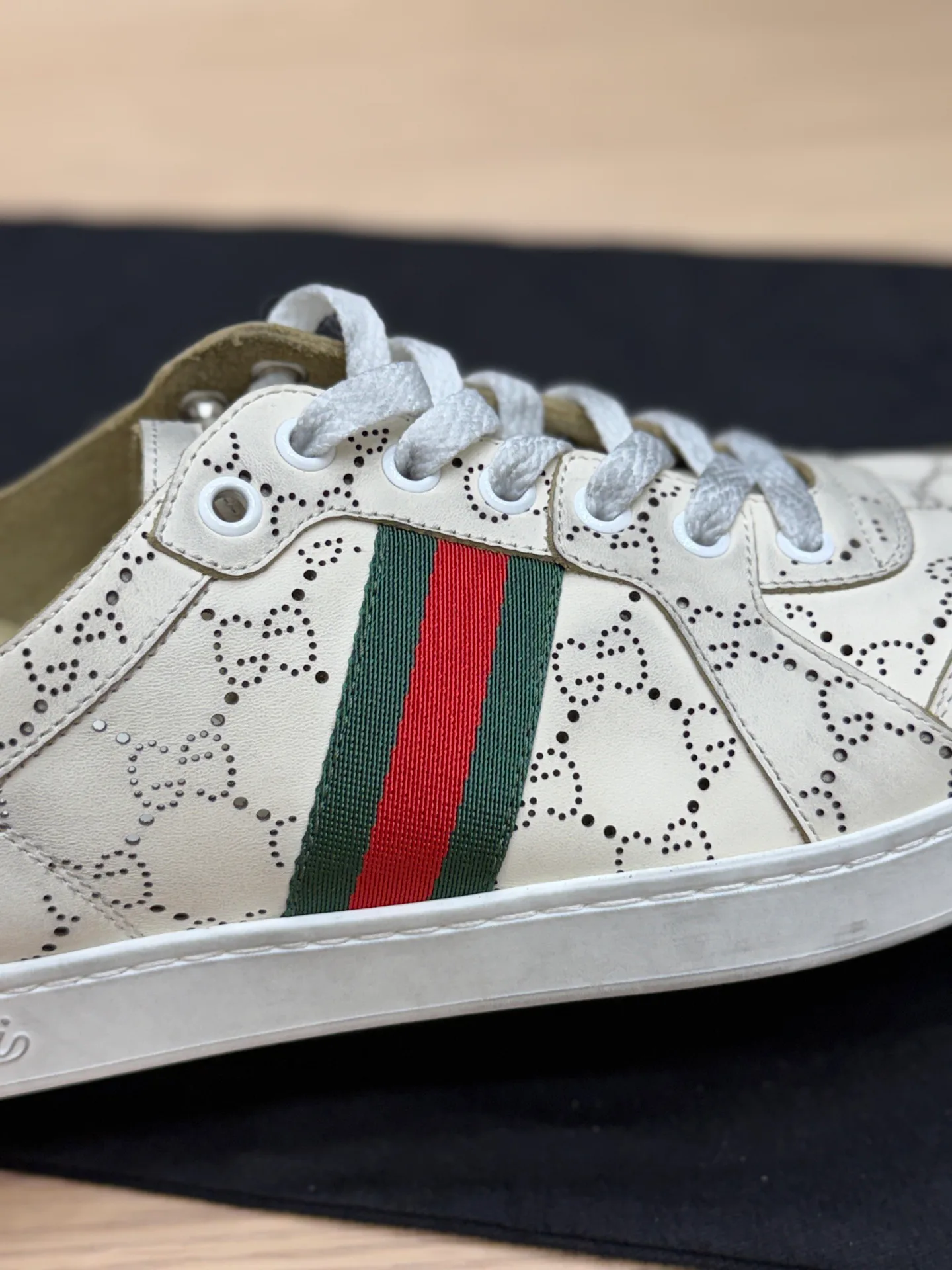 Кроссовки Женские Gucci 18995125