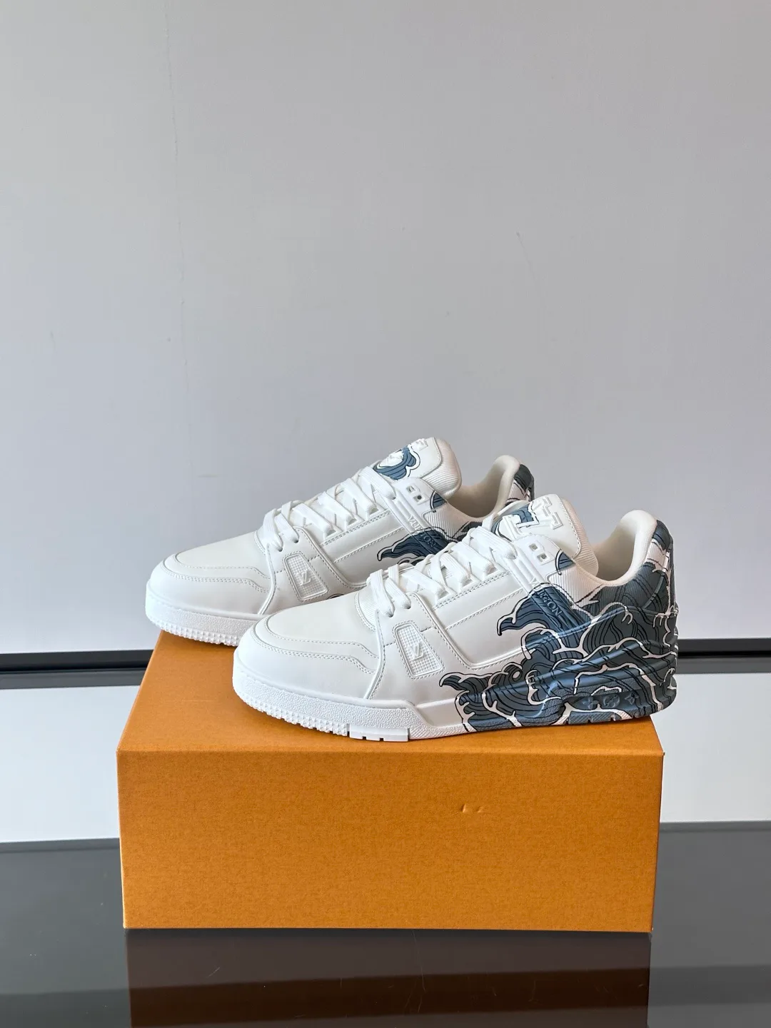 Кроссовки Женские Louis Vuitton 18321751