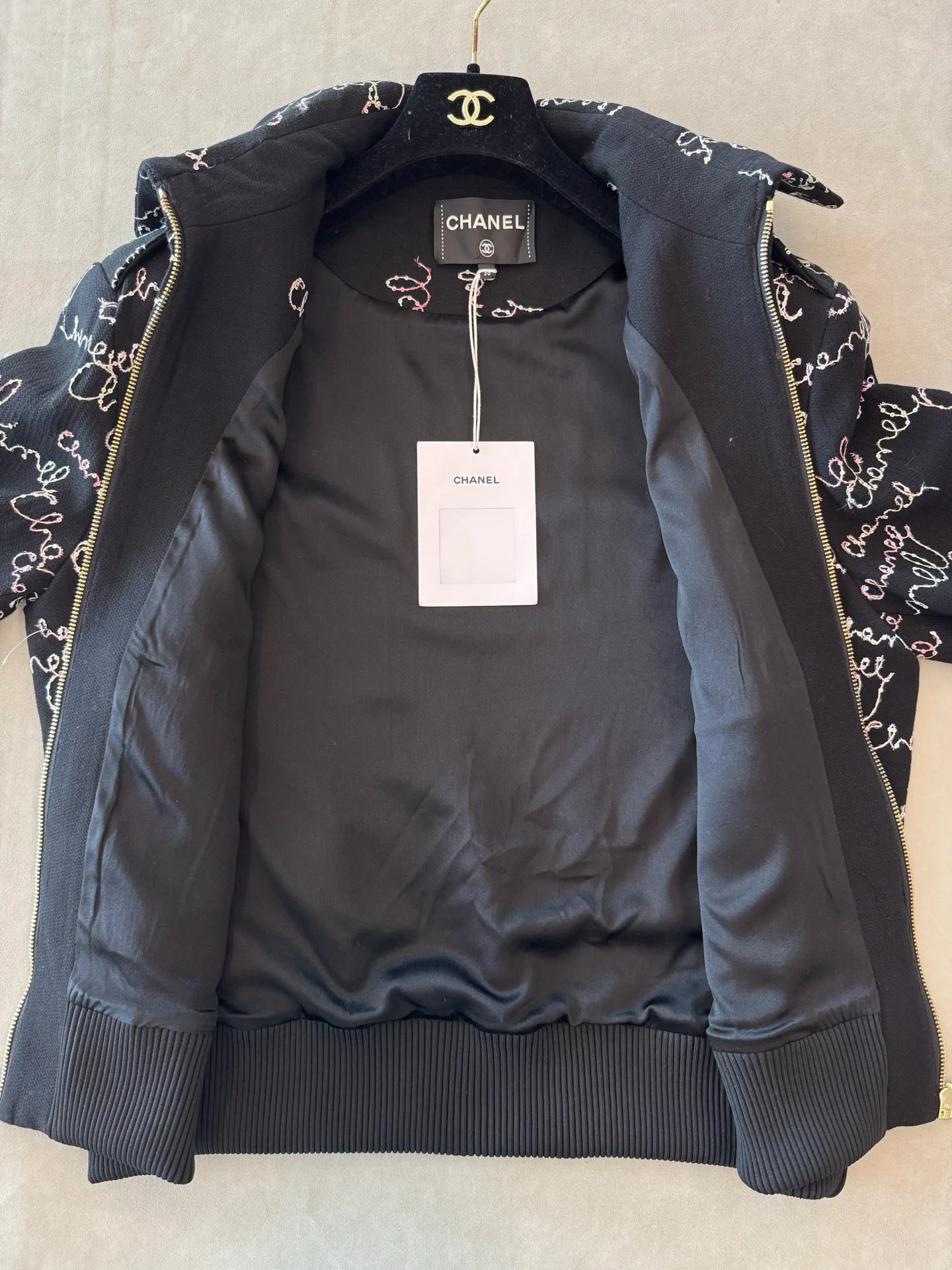 Куртки И Пуховики Женские Chanel 18829757