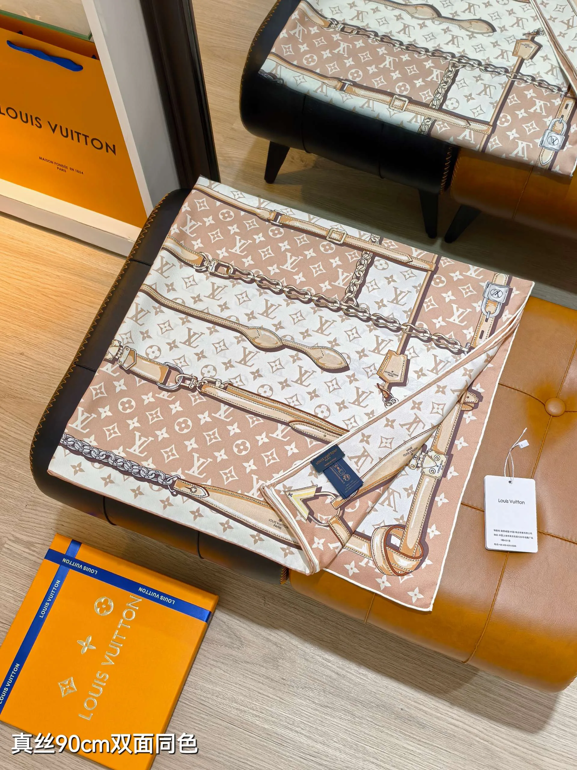 Текстиль Louis Vuitton 2588569