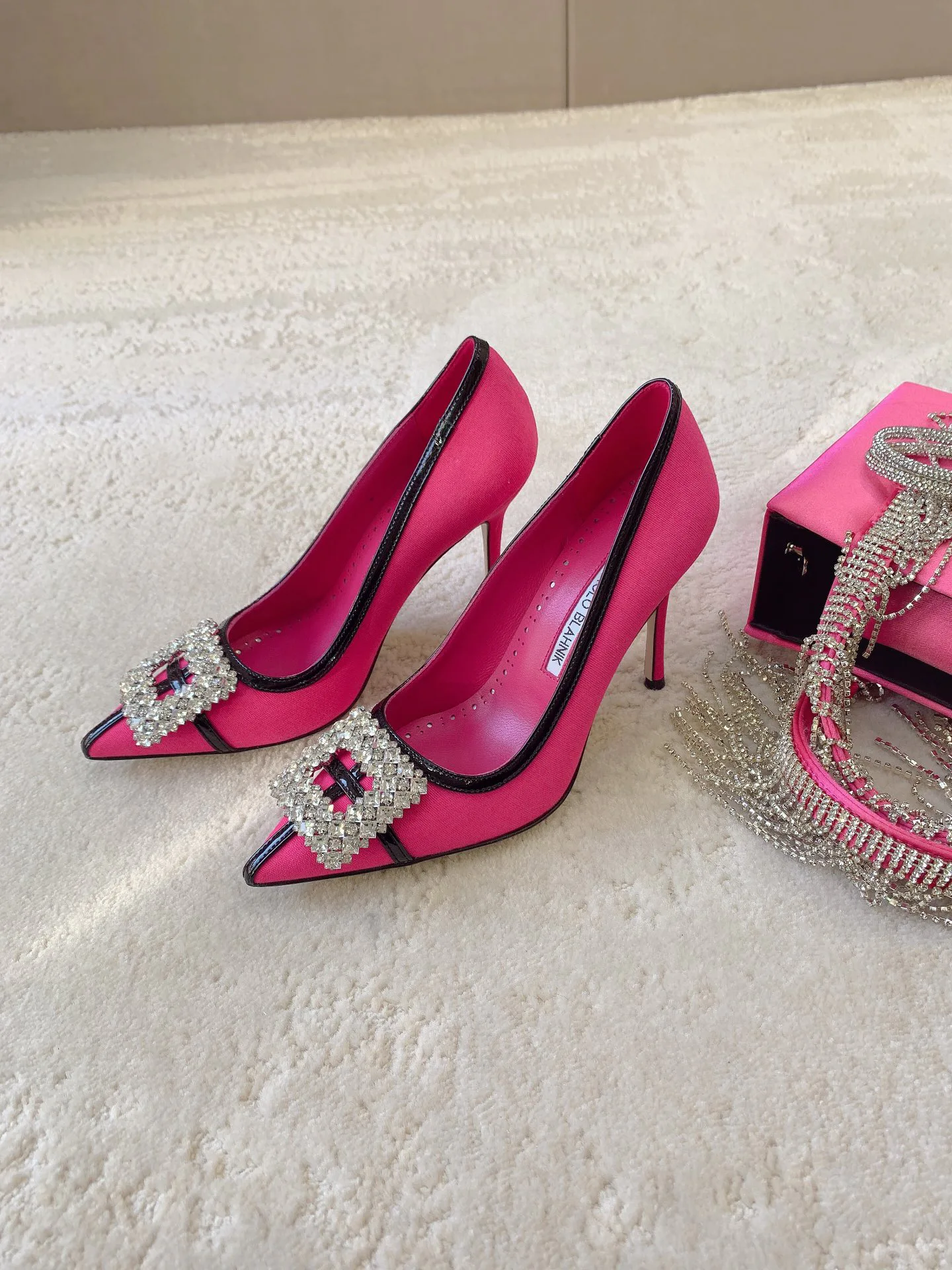 Туфли Женские Manolo Blahnik 18698273