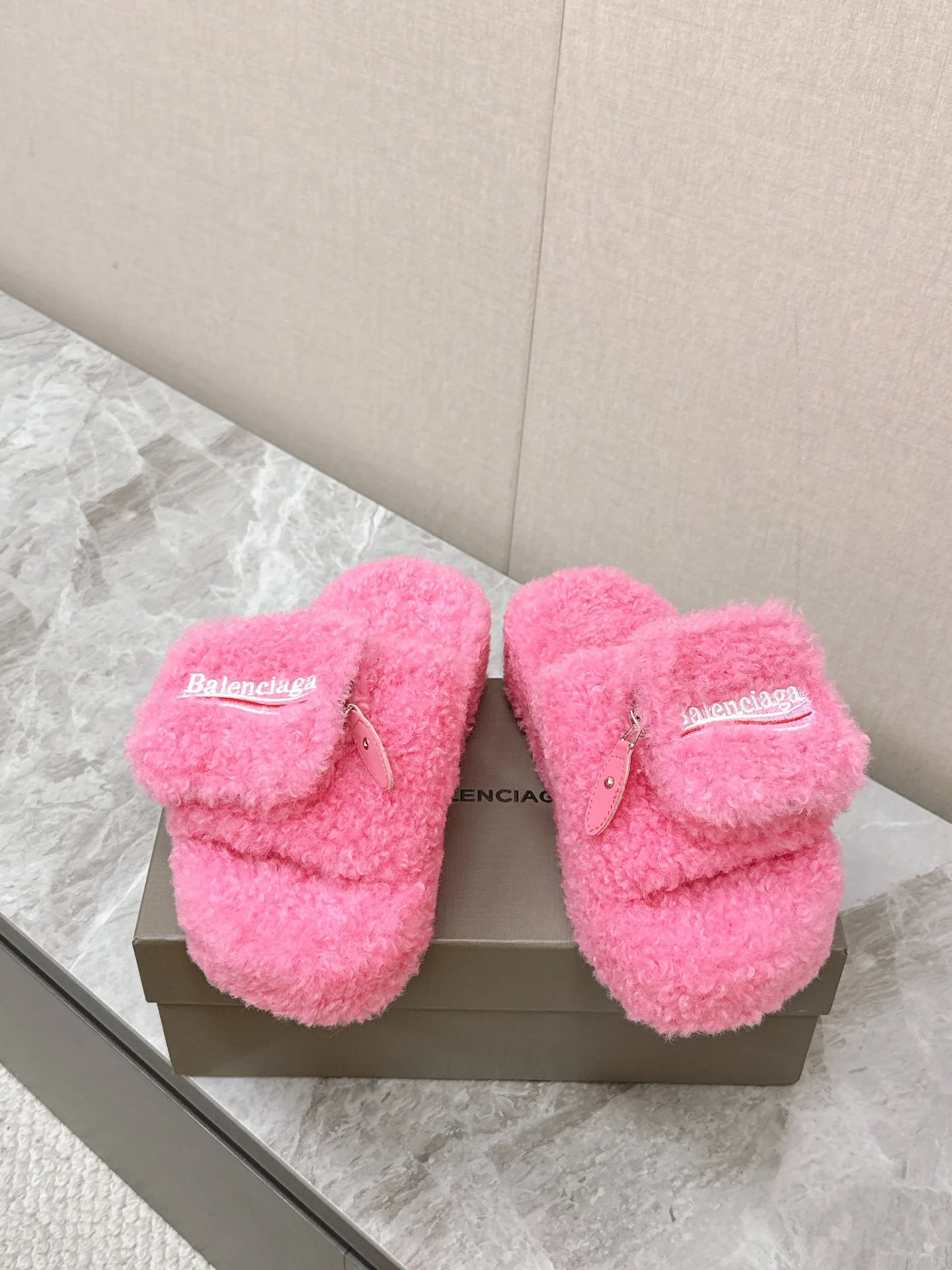 Тапочки Женские Balenciaga 18419425