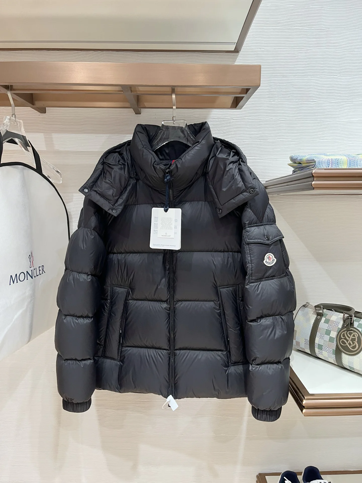 Куртки И Пуховики Мужские Moncler 17930655
