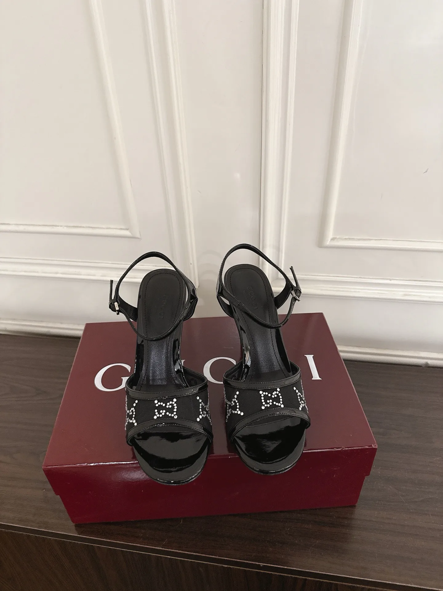 Босоножки Женские Gucci 18725868