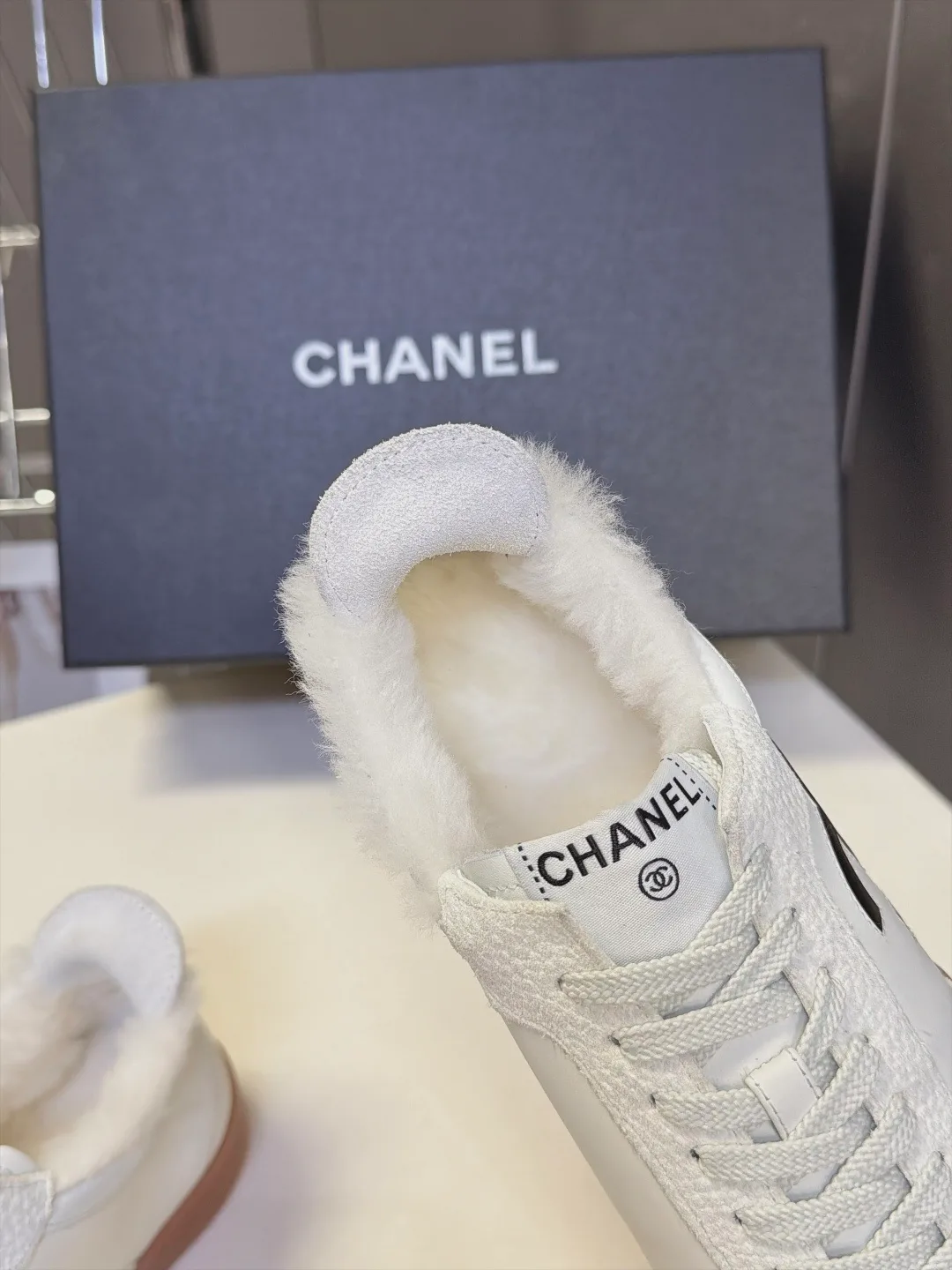 Кроссовки Женские Chanel 19108527