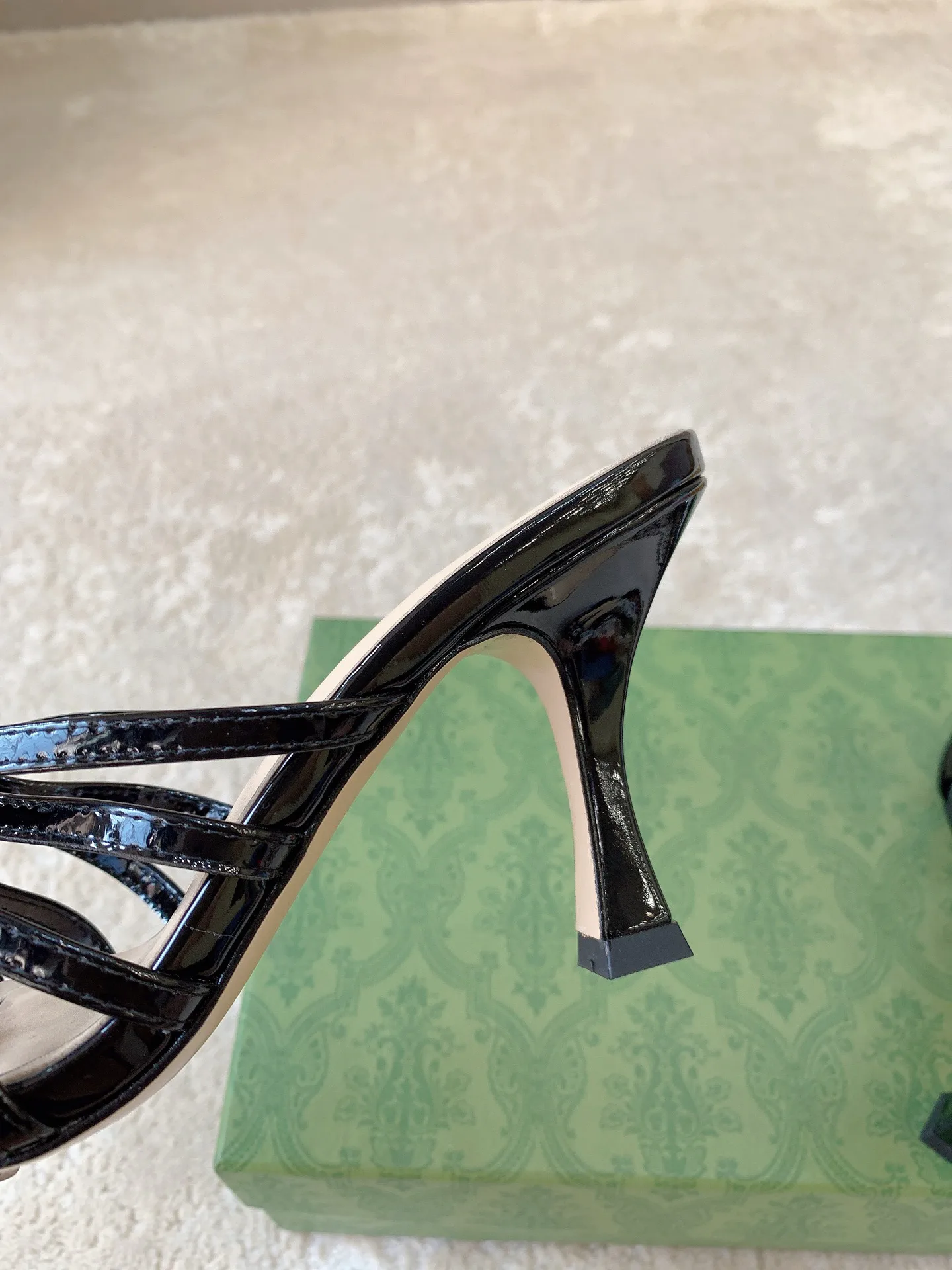 Босоножки Женские Gucci 819776