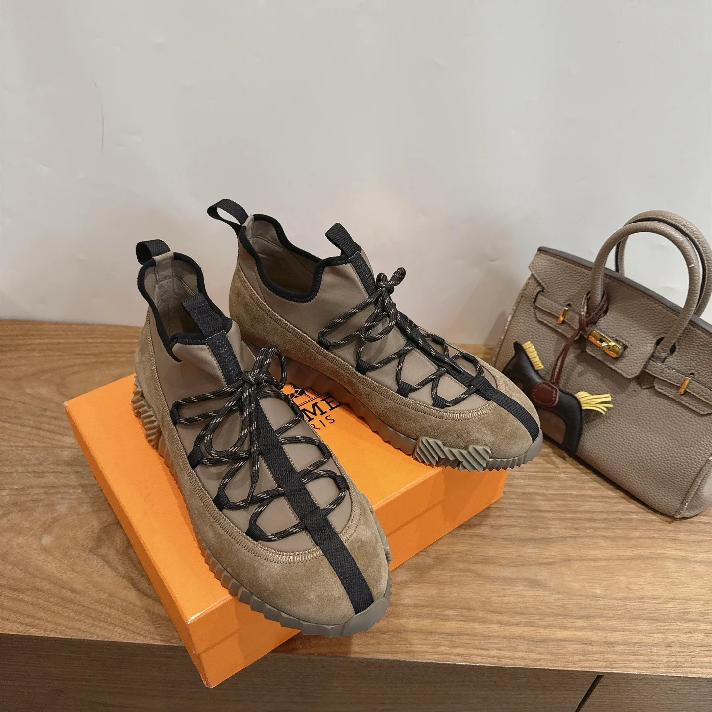 Кроссовки Женские Hermes 17946706