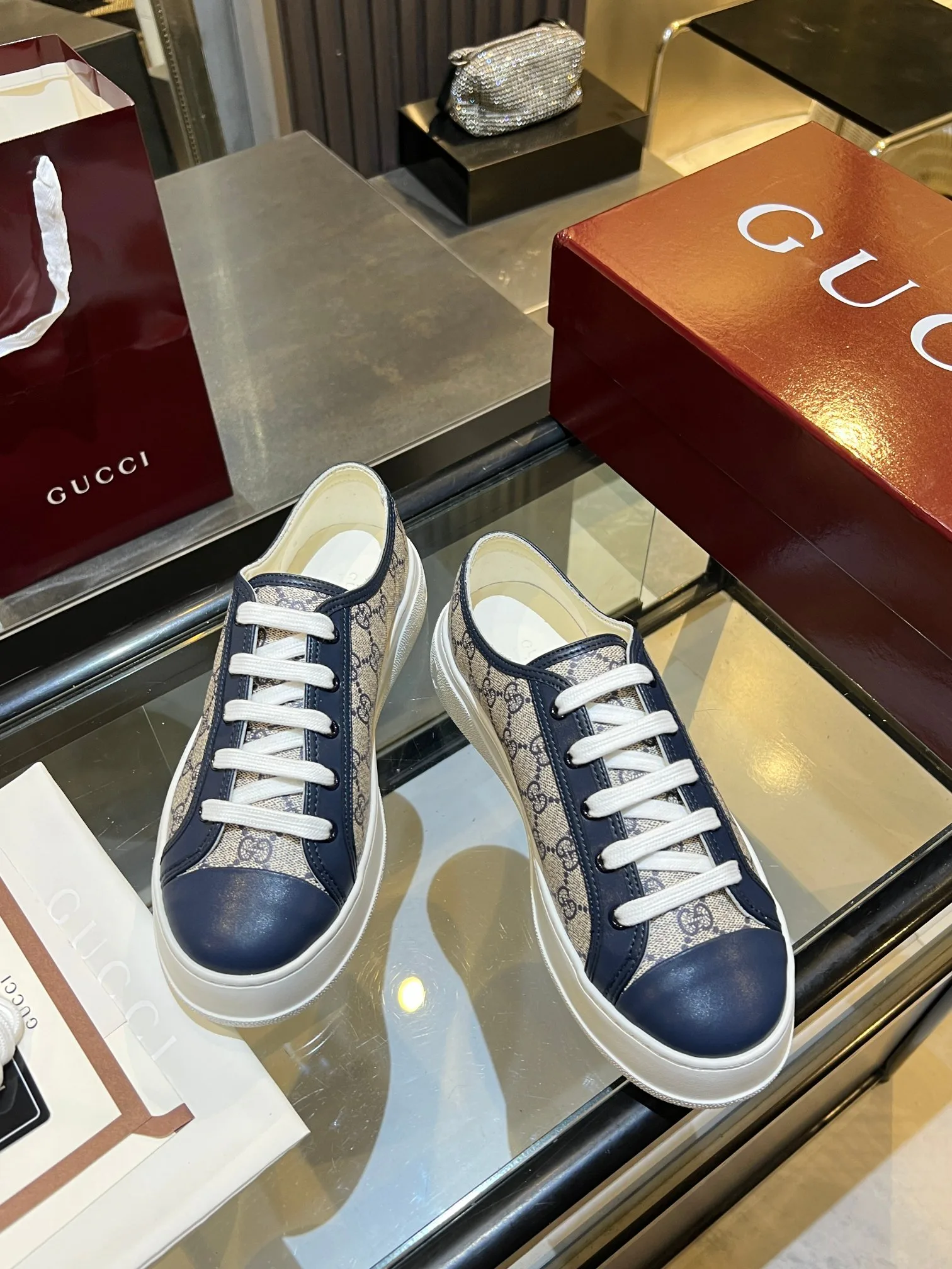 Кроссовки Женские Gucci 18465034