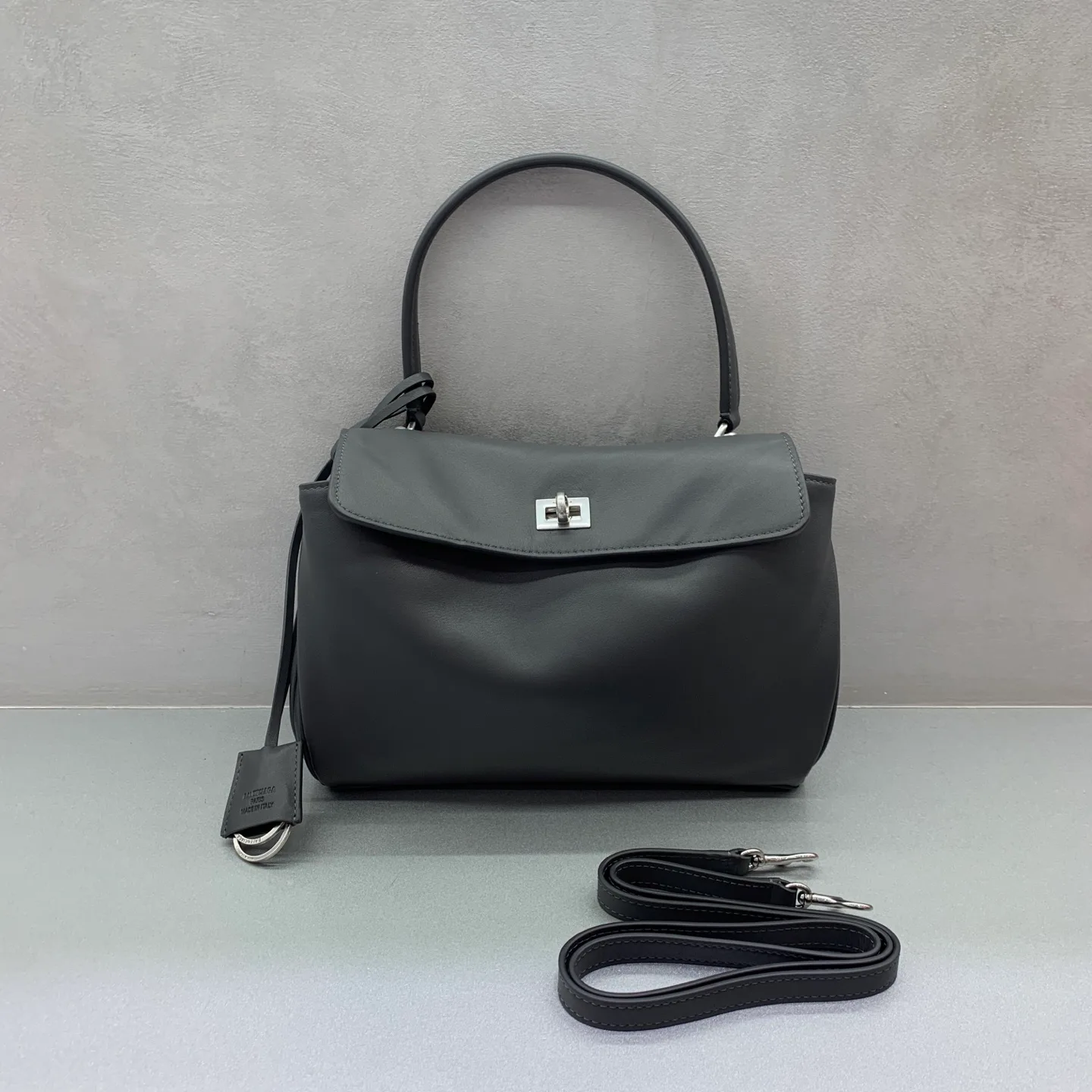 Классические Сумки Женские Balenciaga 18136510