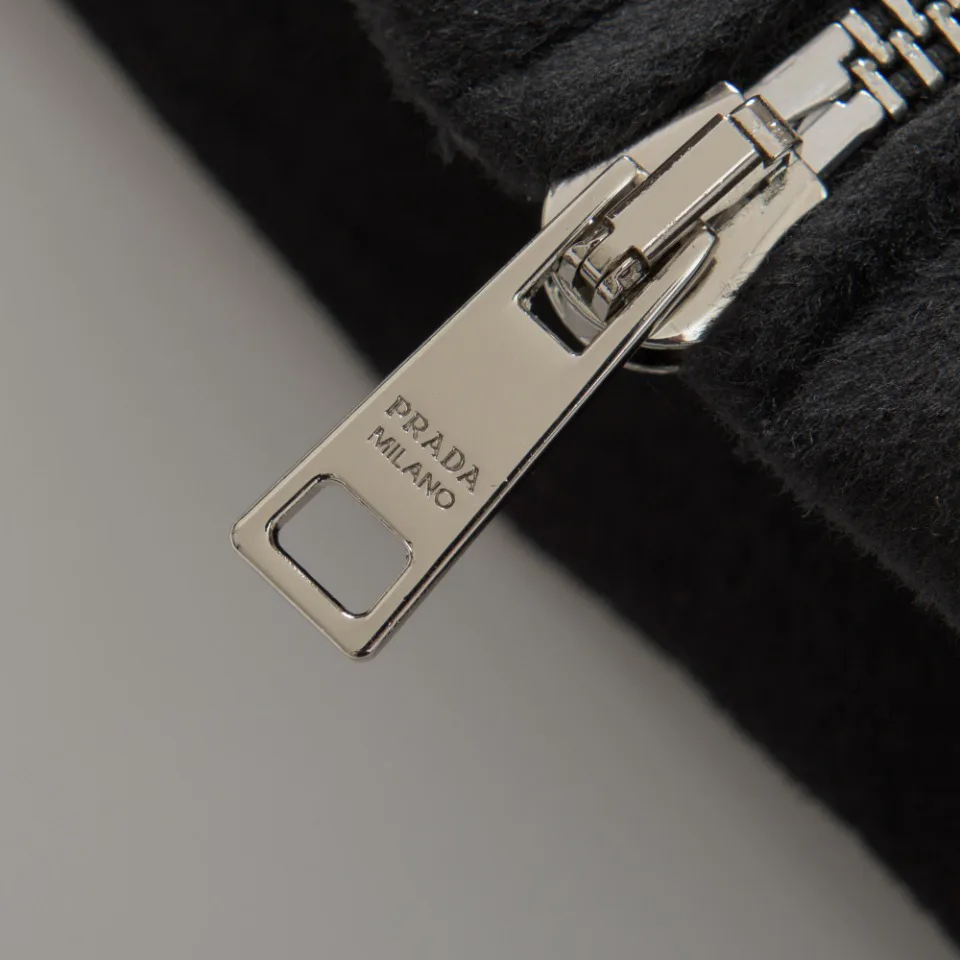 Жилеты Женские Prada Жилеты Женские Prada