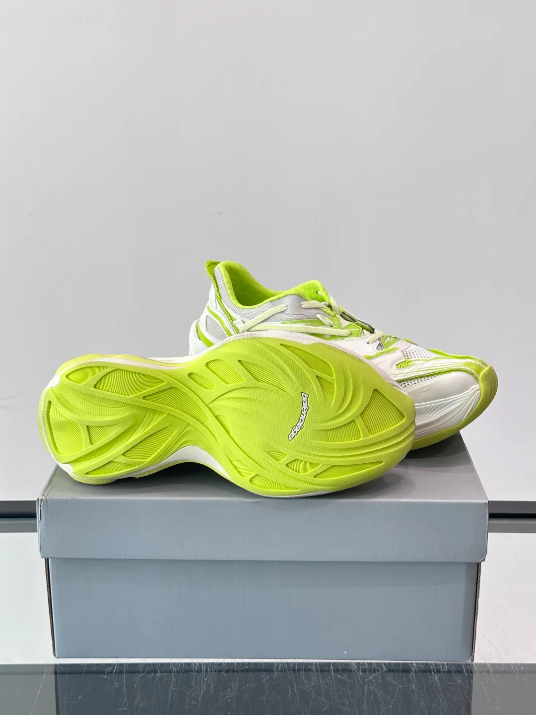 Кроссовки Женские Balenciaga 17649836