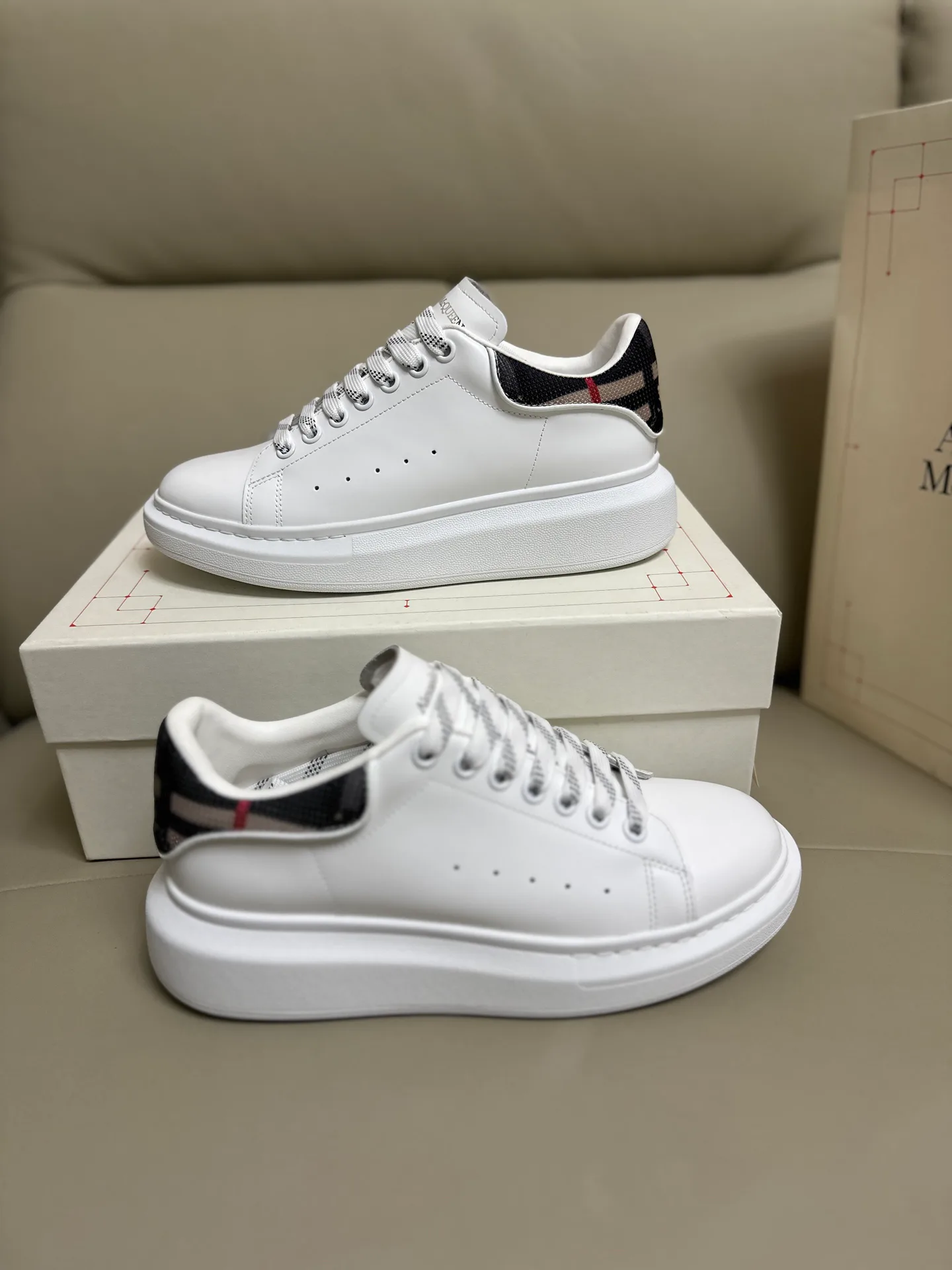Кроссовки Женские Alexander Mcqueen 18616714