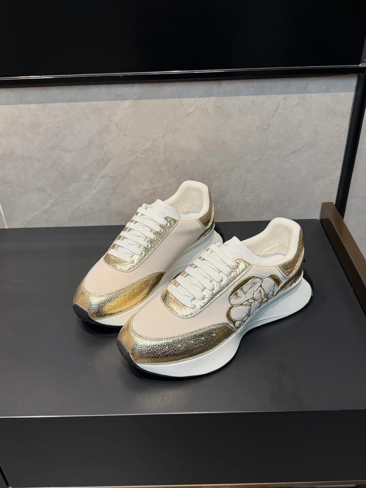 Кроссовки Женские Alexander Mcqueen 18891469