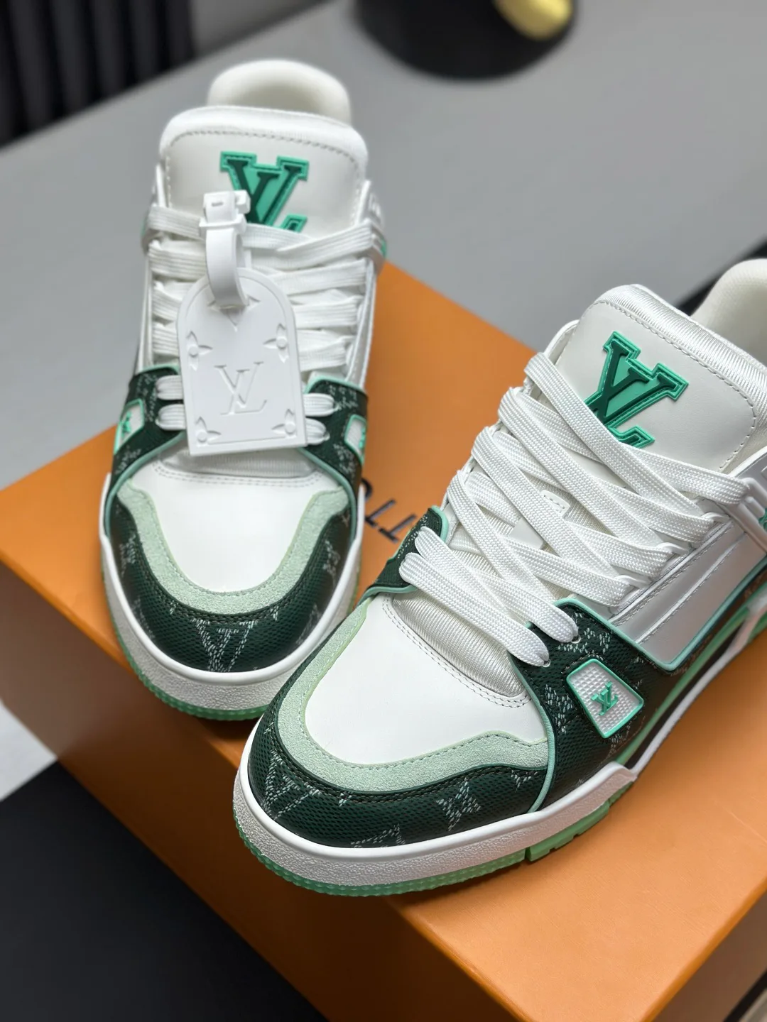 Кроссовки Женские Louis Vuitton 10646382