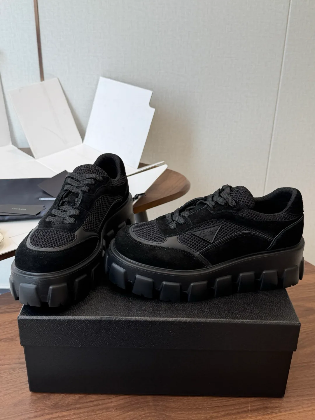 Кроссовки Женские Prada 19039094
