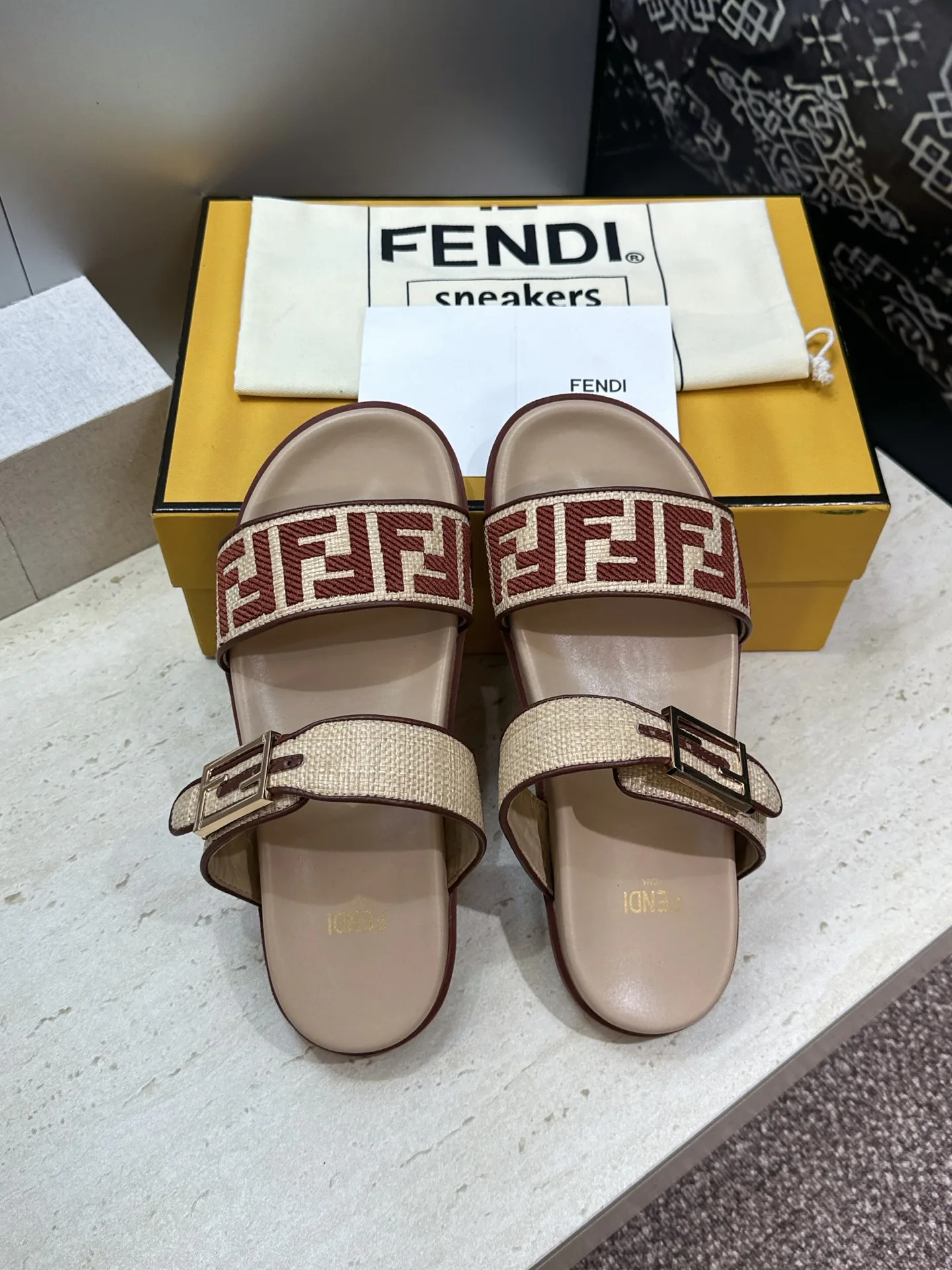 Шлепанцы Женские Fendi 16910446