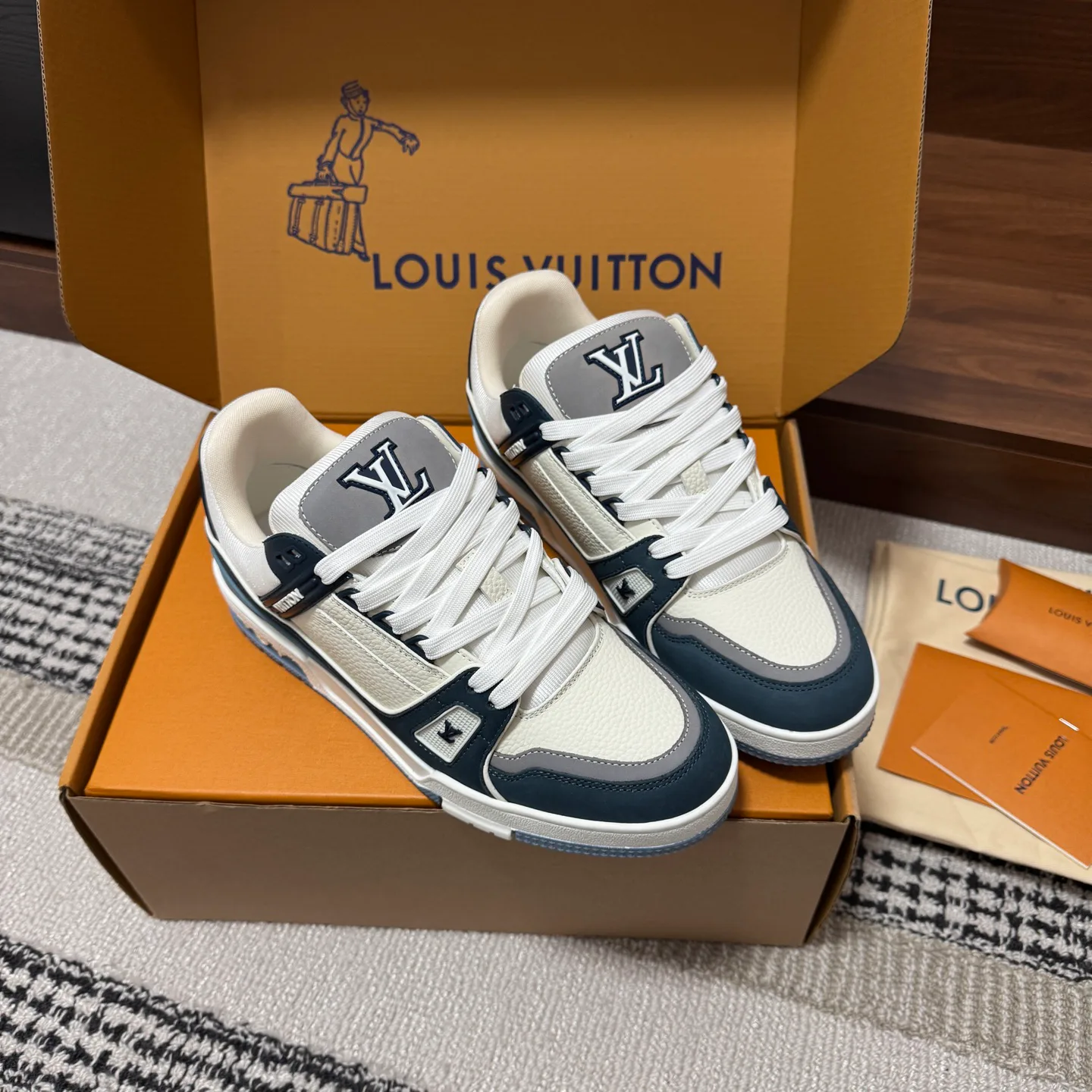 Кроссовки Женские Louis Vuitton 1546789