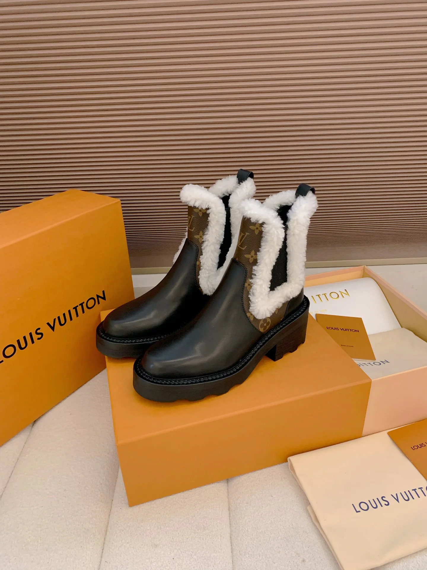 Ботинки Женские Louis Vuitton 18703274