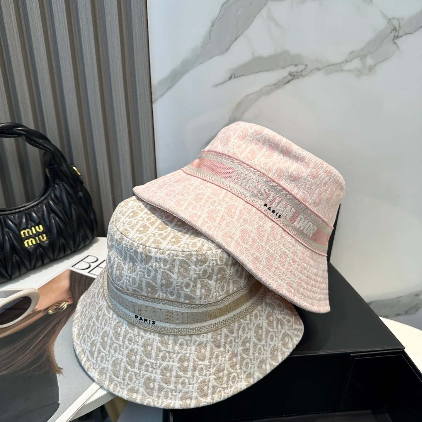 Головные Уборы Christian Dior 13418587