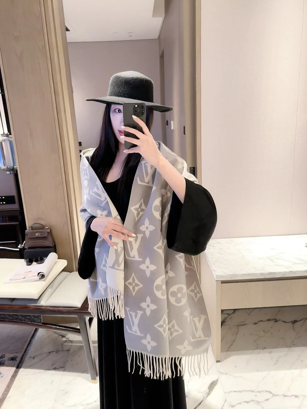 Шарфы Louis Vuitton 18322509