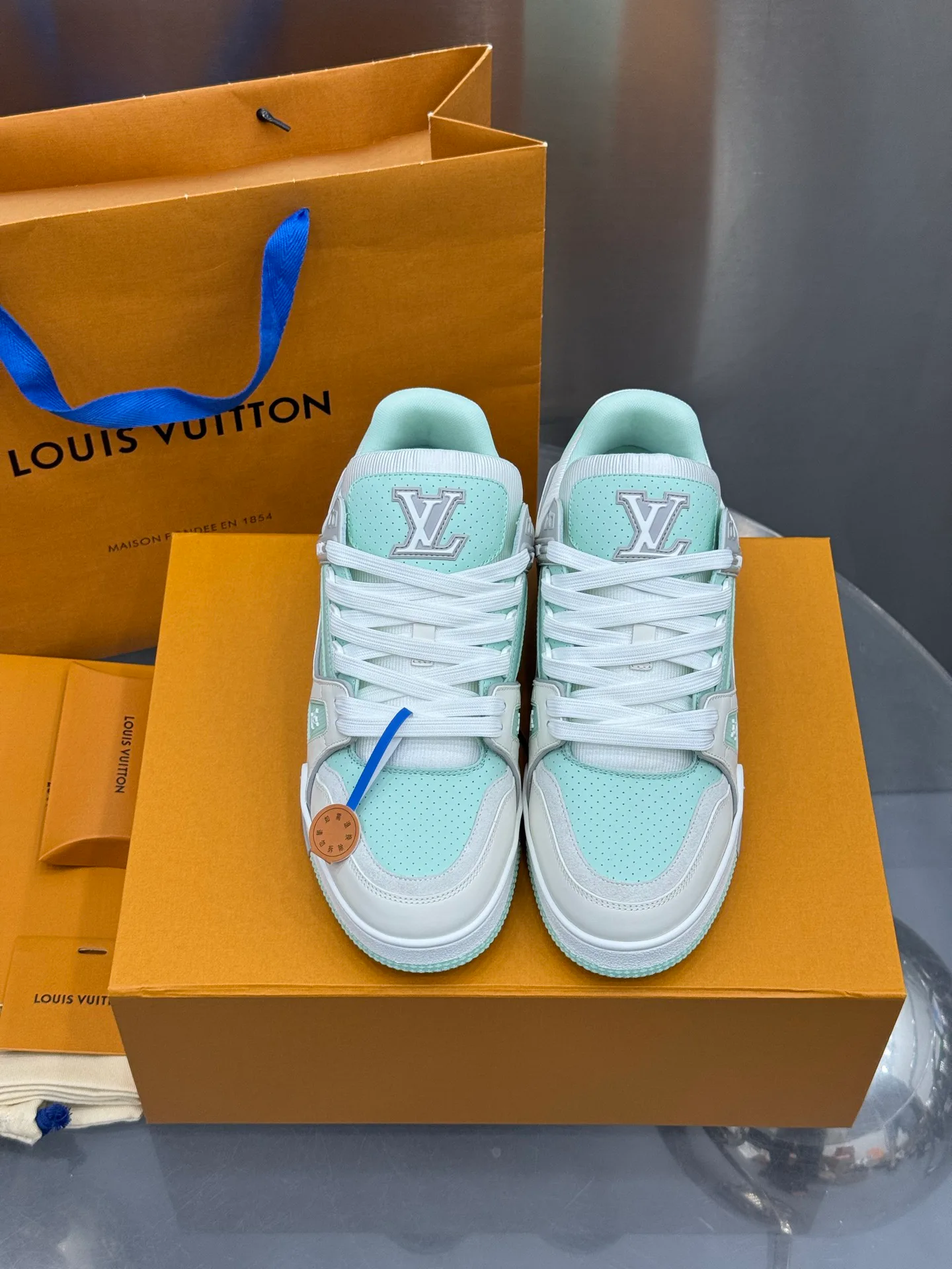 Кроссовки Женские Louis Vuitton 19073335