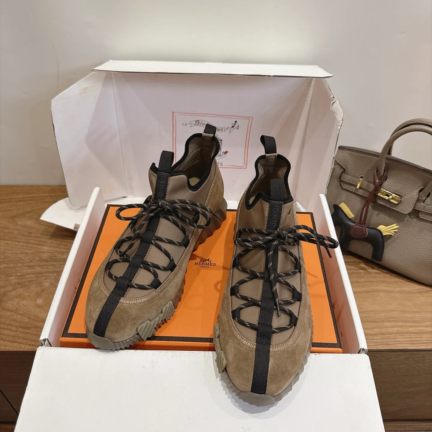 Кроссовки Женские Hermes 17946706
