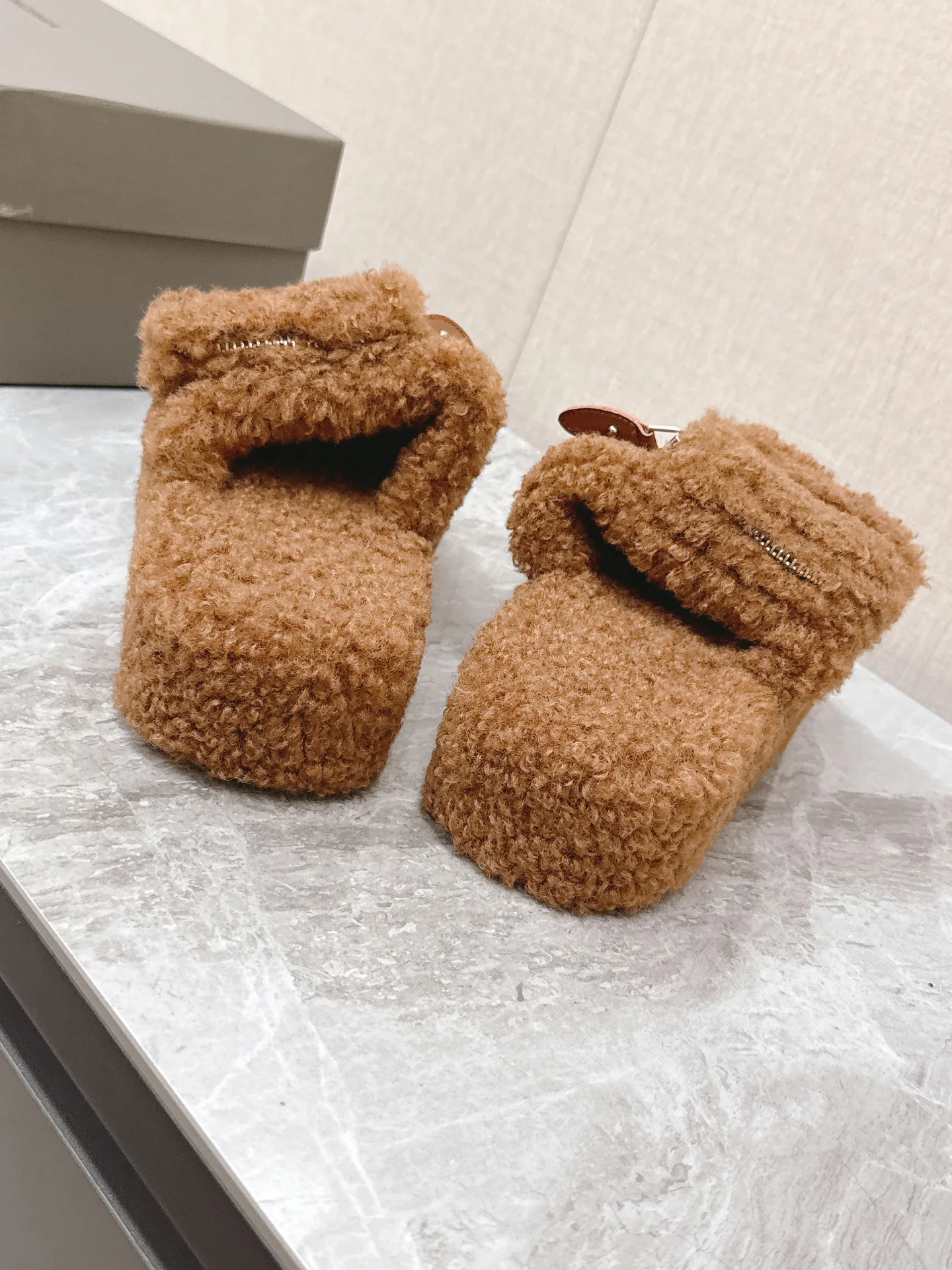 Тапочки Женские Balenciaga 18419423