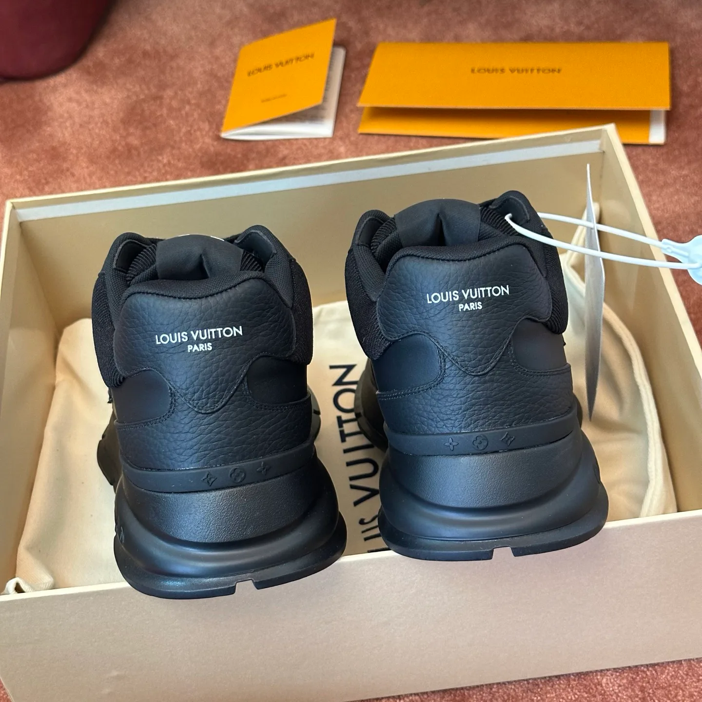 Кроссовки Женские Louis Vuitton 17460369