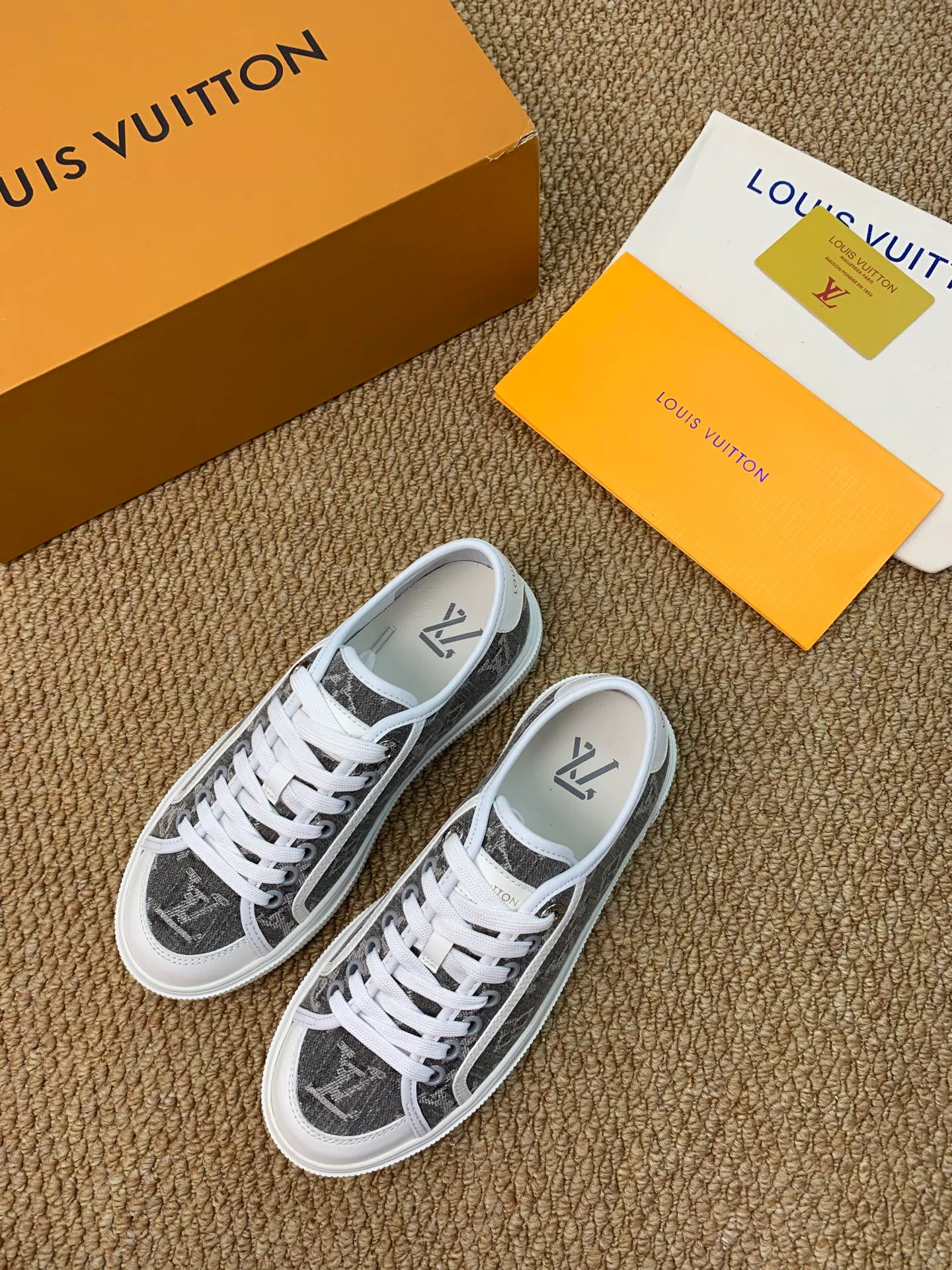 Кроссовки Женские Louis Vuitton 17545204