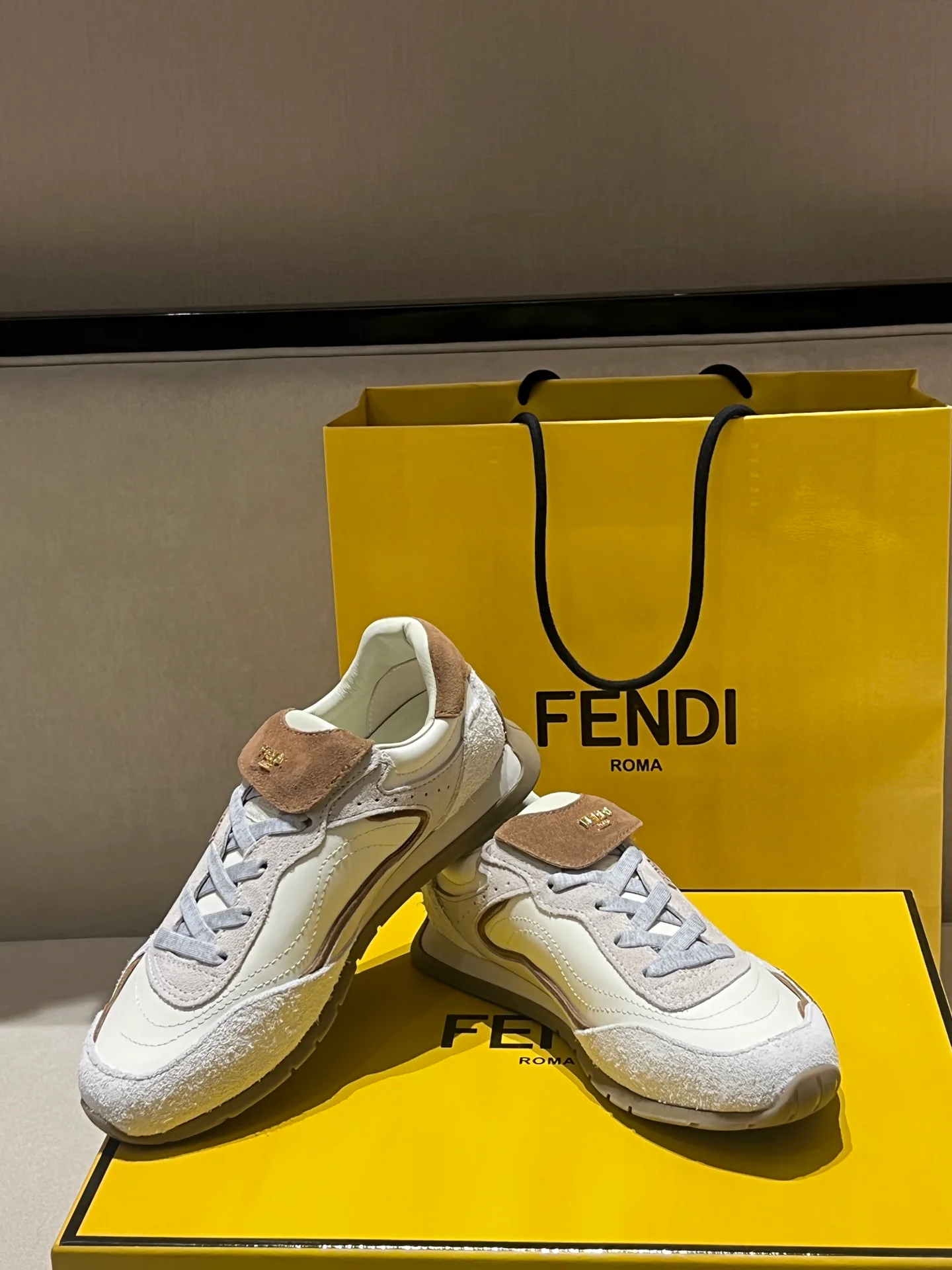 Кроссовки Женские Fendi 18020716