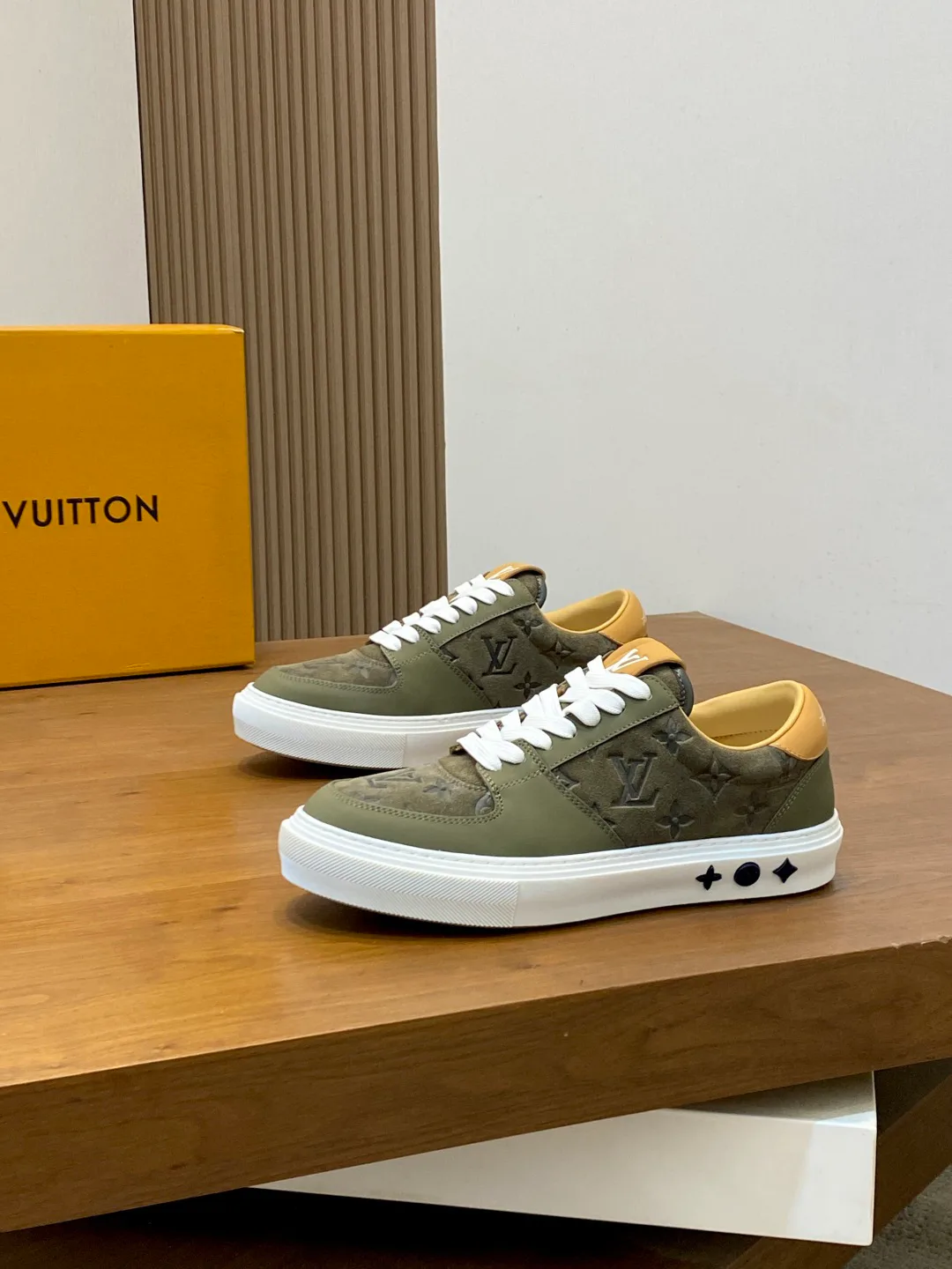 Кроссовки Мужские Louis Vuitton 19054359