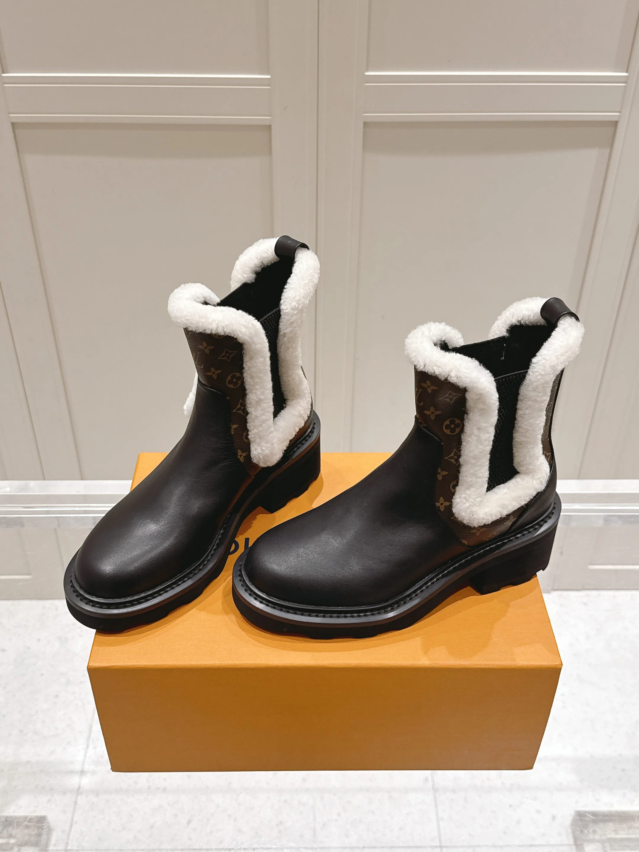 Ботинки Женские Louis Vuitton 1284609